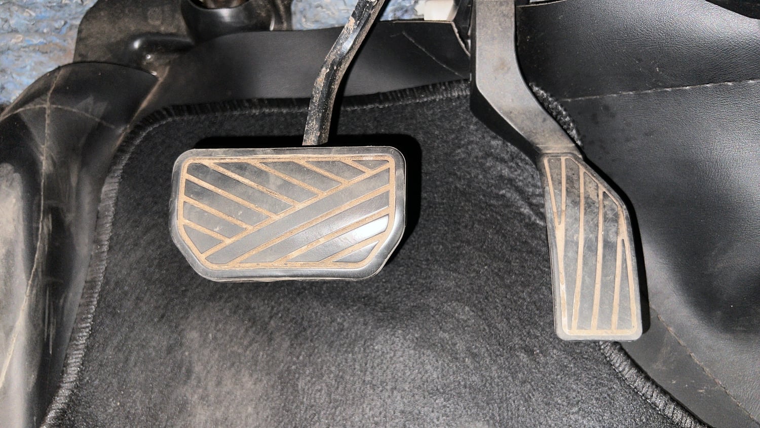 Used 2022 Maruti Suzuki Vitara Brezza VXi AT SHVS Petrol Automatic interior PEDALS VIEW