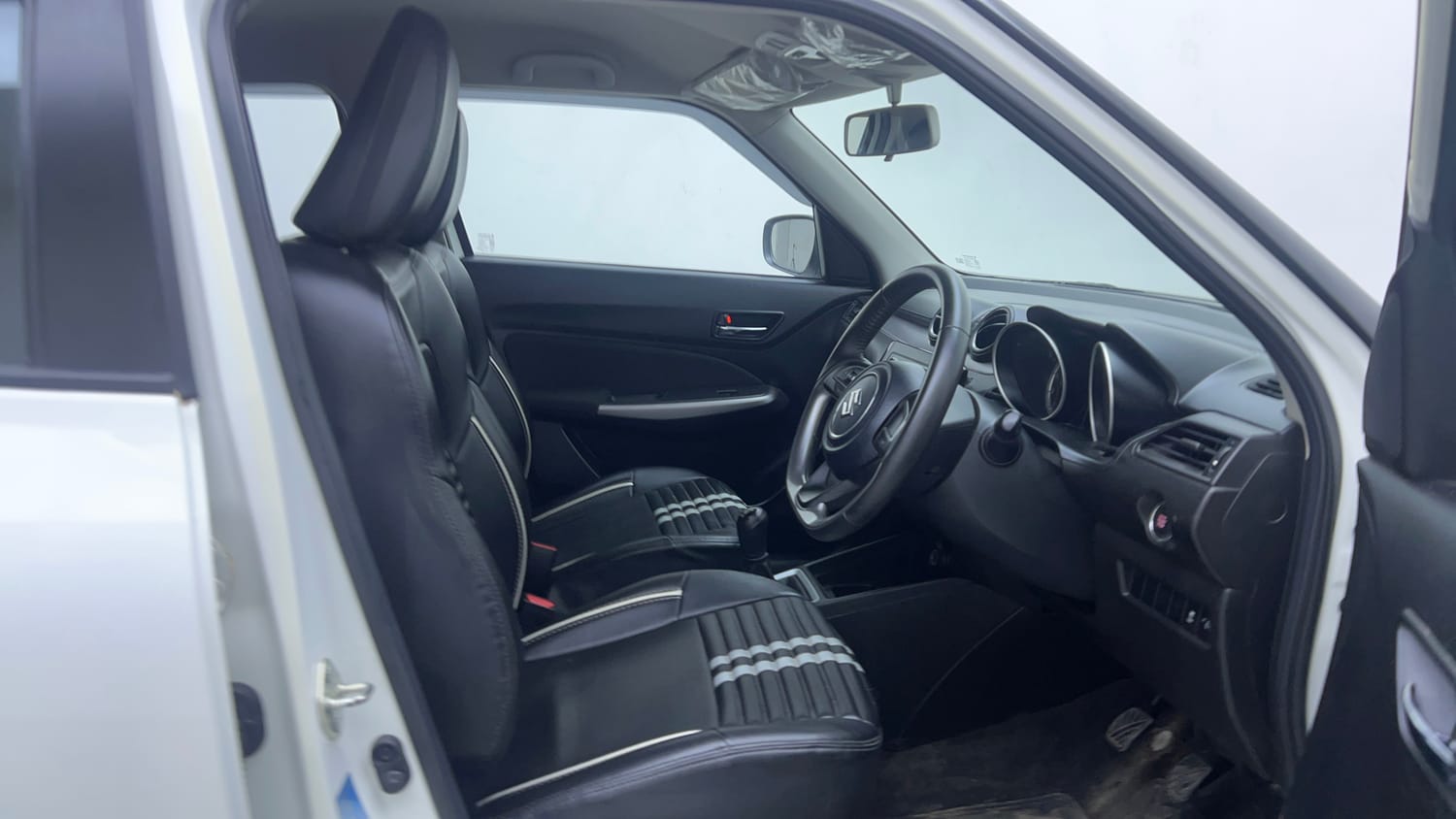 Used 2024 Maruti Suzuki Swift ZXi Petrol Manual interior RIGHT SIDE FRONT DOOR CABIN VIEW
