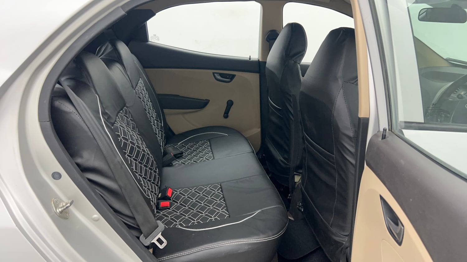 Used 2017 Hyundai Eon Sportz Petrol Manual interior RIGHT SIDE REAR DOOR CABIN VIEW