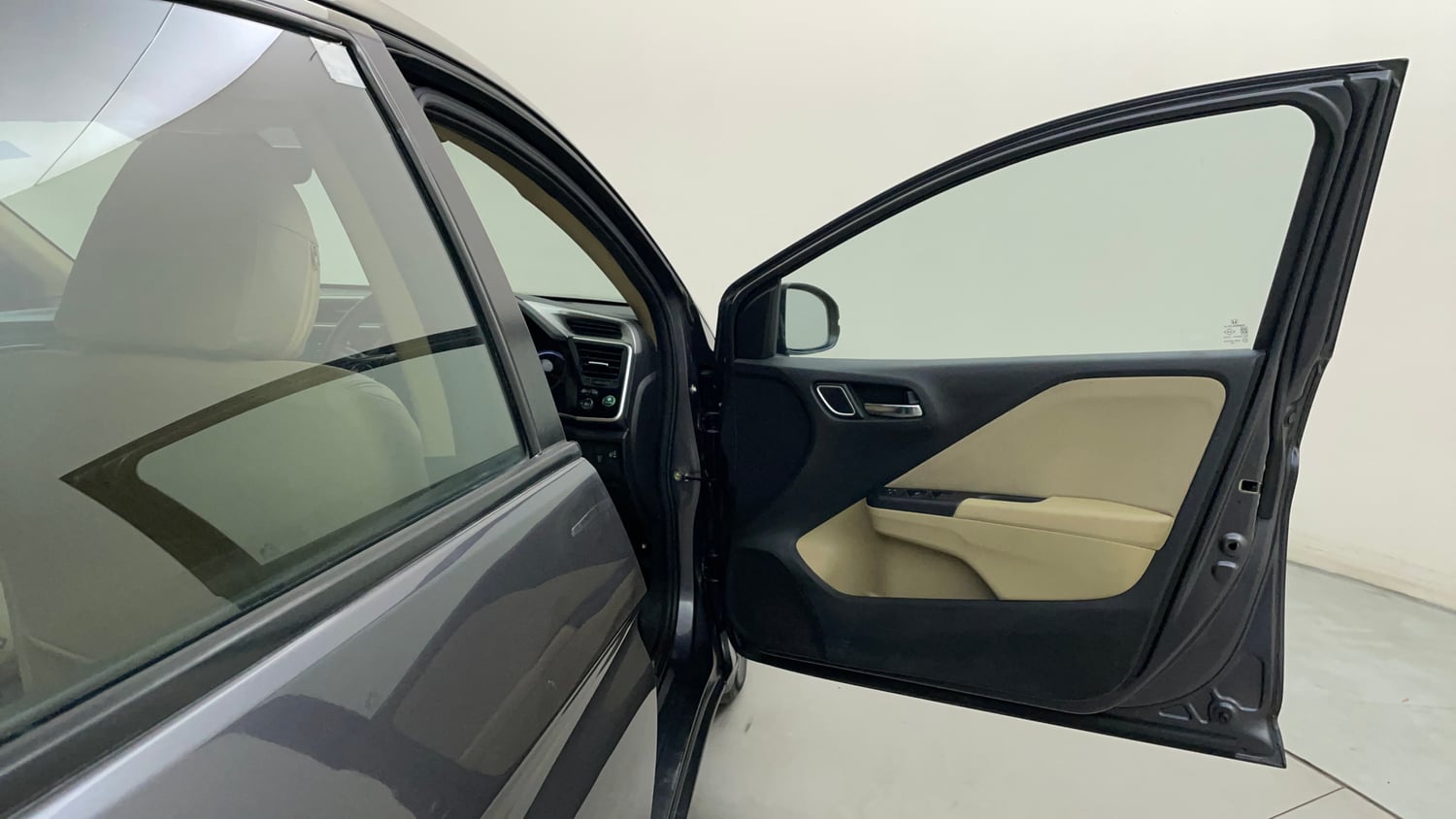 Used 2020 Honda City VX CVT Petrol Petrol Automatic interior RIGHT FRONT DOOR OPEN VIEW