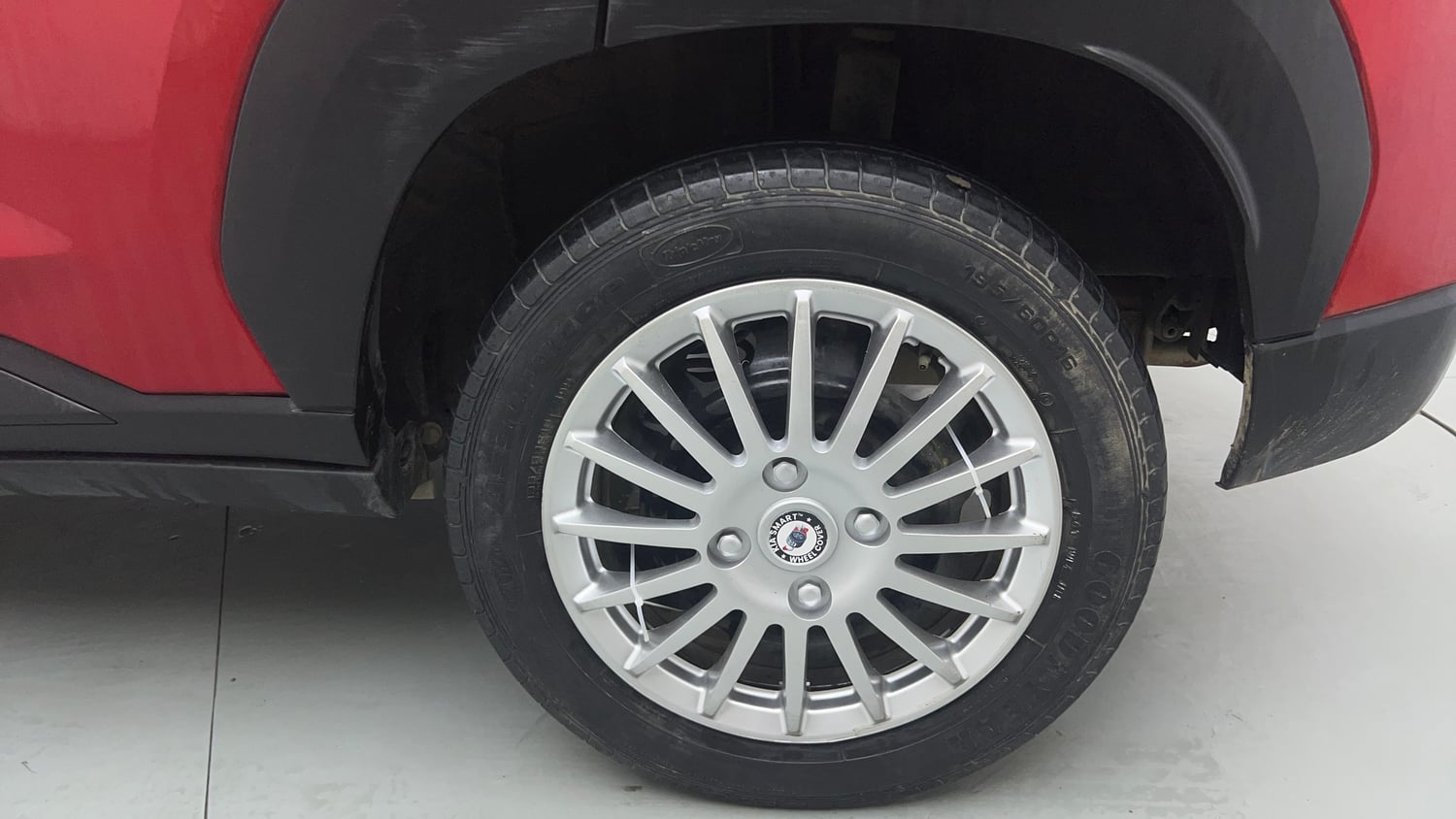 Used 2023 Nissan Magnite XL Petrol Manual tyres LEFT REAR TYRE RIM VIEW