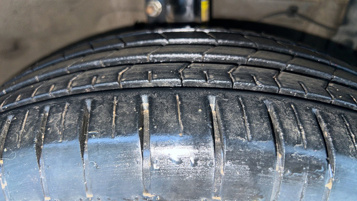 Used 2015 Maruti Suzuki Ertiga ZXi Petrol Manual tyres RIGHT FRONT TYRE TREAD VIEW