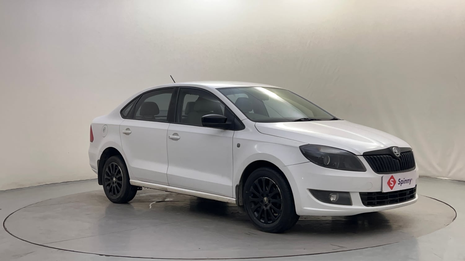 Used 2015 Skoda Rapid 1.6 MPI Elegance Plus Petrol Manual exterior RIGHT FRONT CORNER VIEW