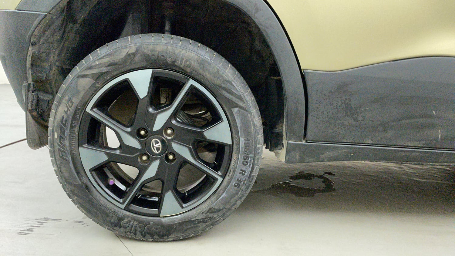 Used 2022 Tata Punch Kaziranga Creative AMT Petrol Automatic tyres RIGHT REAR TYRE RIM VIEW