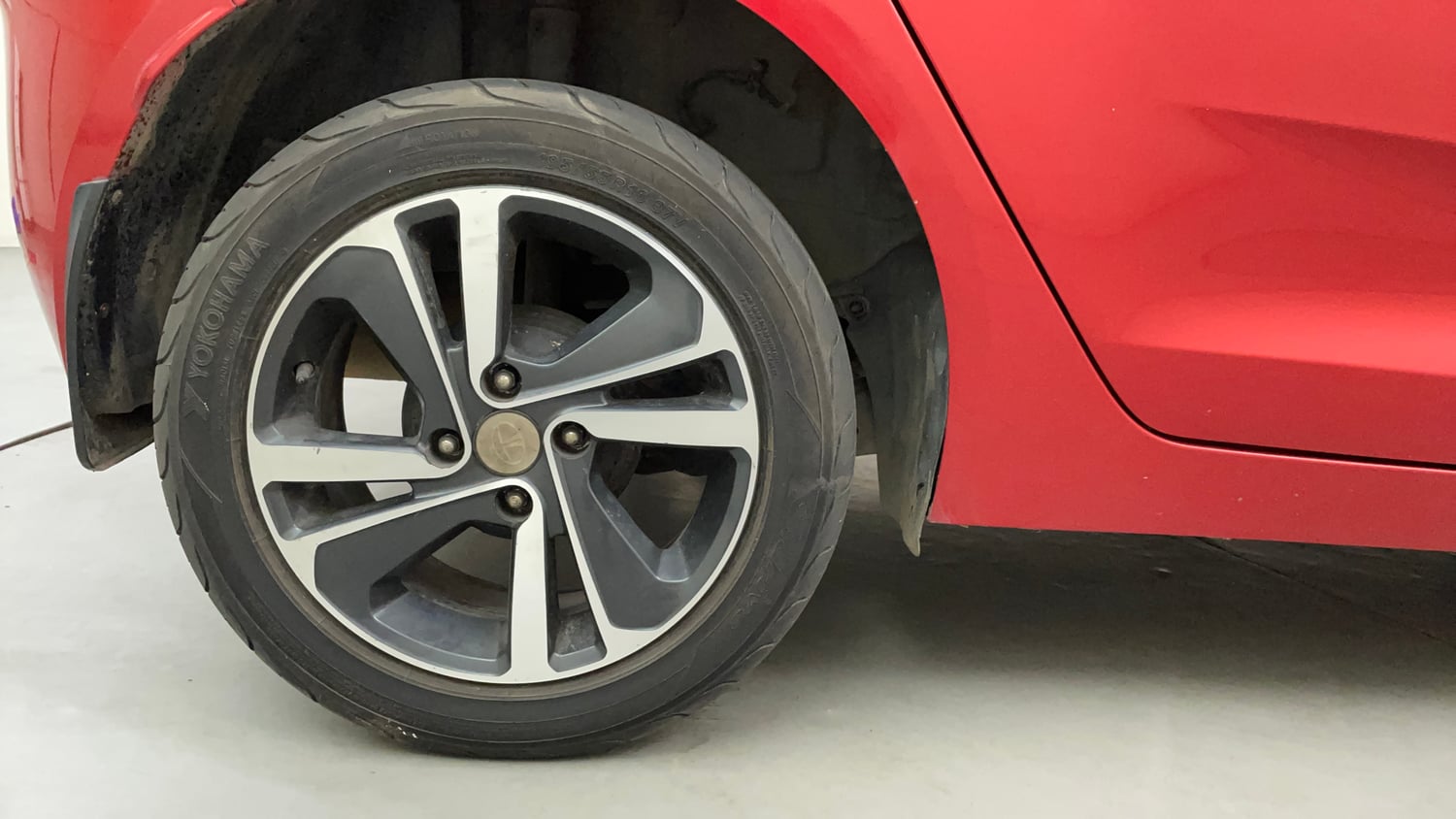 Used 2021 Tata Altroz XZ Petrol Petrol Manual tyres RIGHT REAR TYRE RIM VIEW