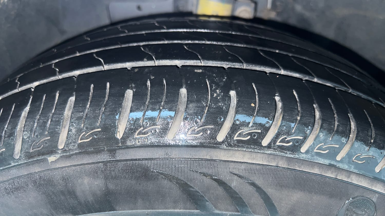 Used 2018 Ford EcoSport Titanium + 1.5L Ti-VCT AT Petrol Automatic tyres LEFT FRONT TYRE TREAD VIEW