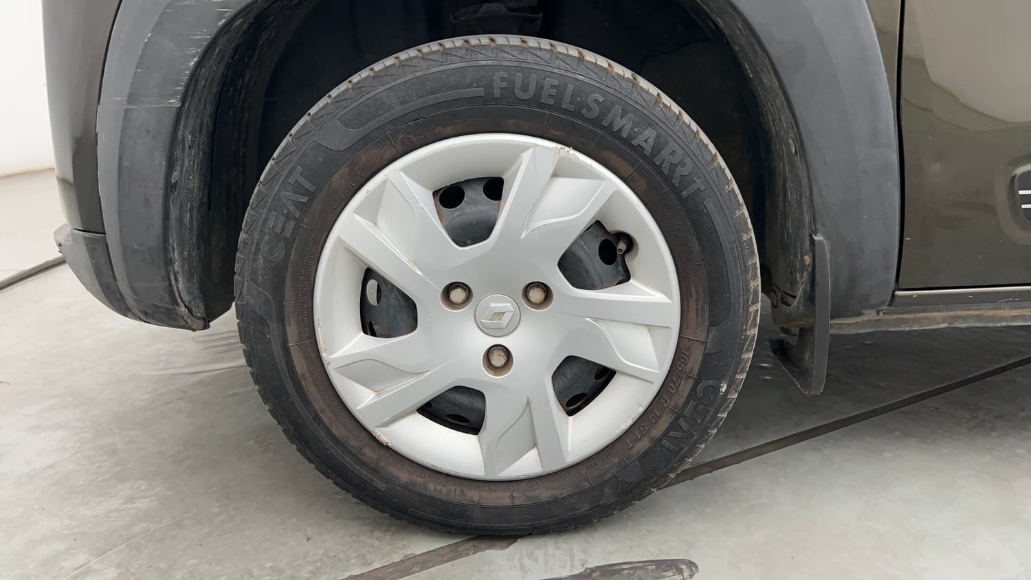 Used 2023 Renault Kwid RXT 1.0 AMT Petrol Automatic tyres LEFT FRONT TYRE RIM VIEW
