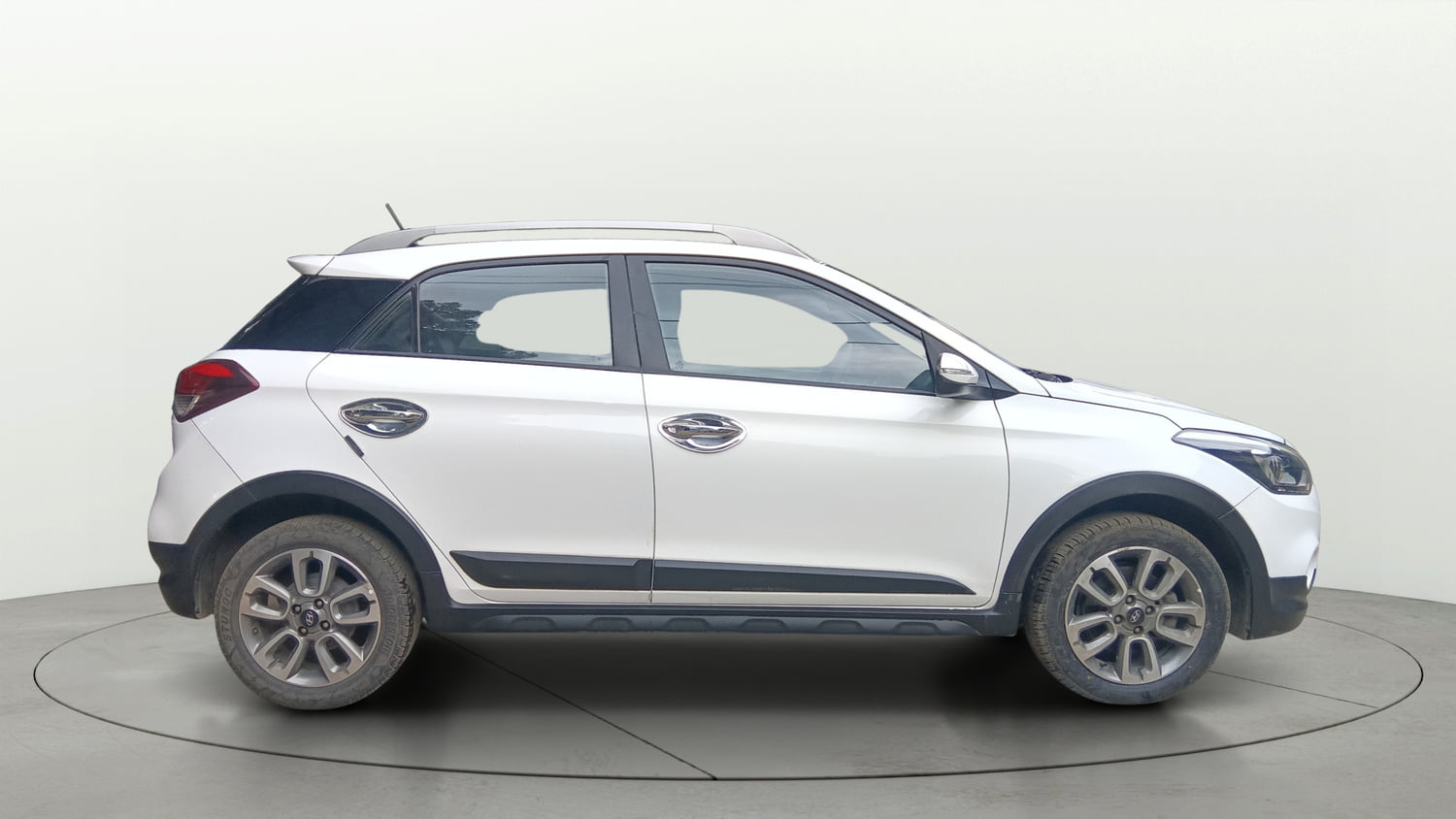 Used 2015 Hyundai i20 Active 1.4 SX Diesel Manual exterior RIGHT SIDE VIEW