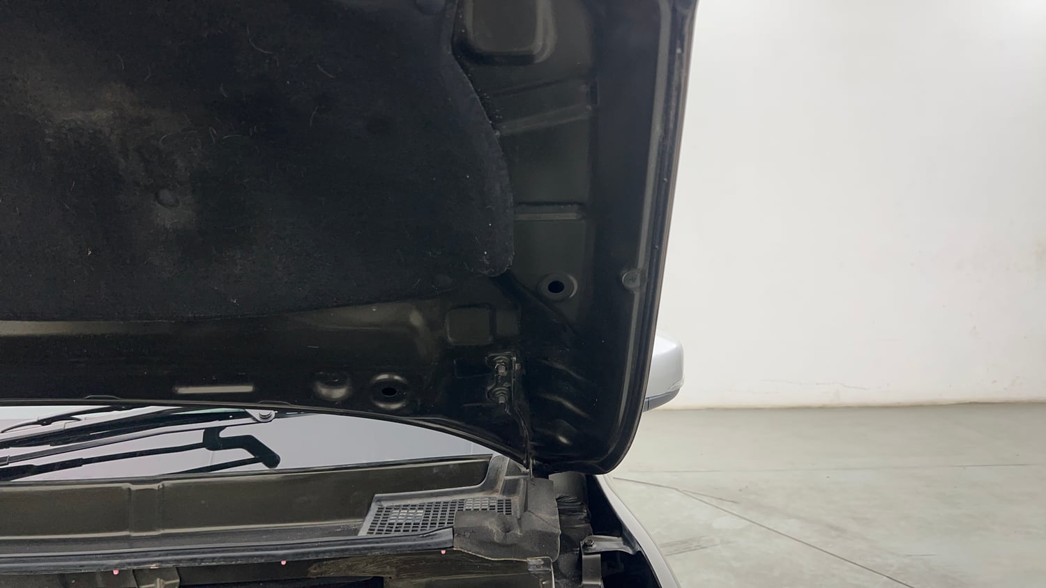 Used 2023 Renault Kwid RXT 1.0 AMT Petrol Automatic engine ENGINE LEFT SIDE HINGE & APRON VIEW