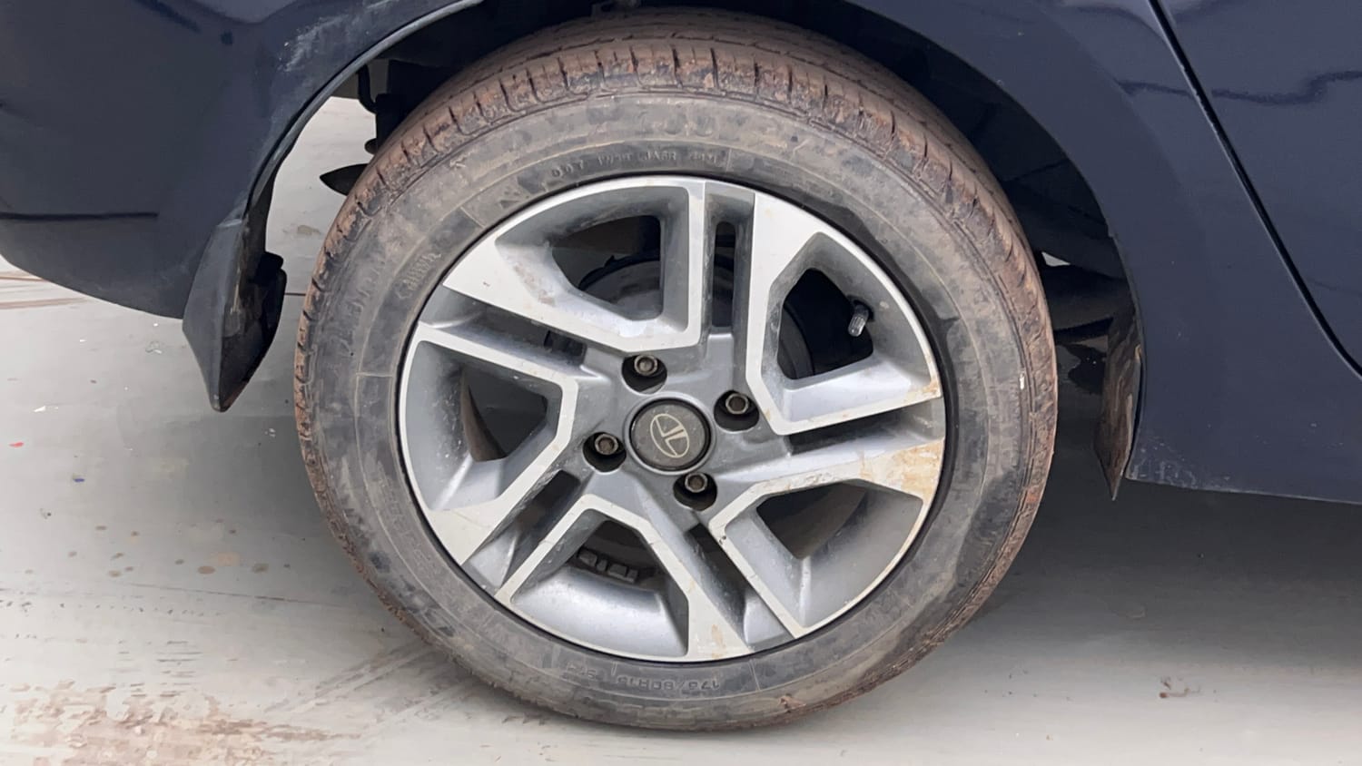 Used 2022 Tata Tigor XZ Plus Petrol Manual tyres RIGHT REAR TYRE RIM VIEW
