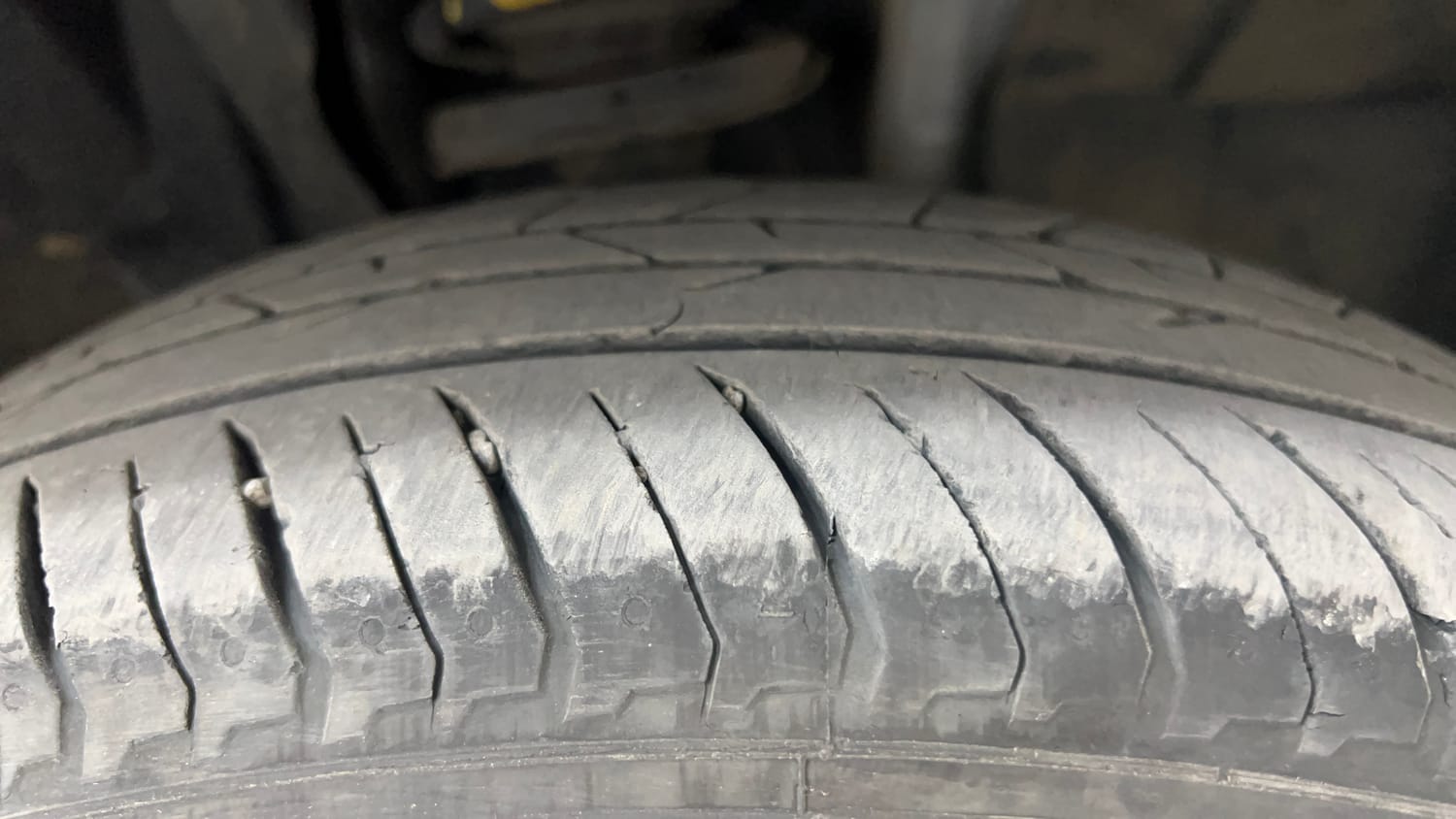 Used 2025 Nissan Magnite Visia B4D 1.0 Petrol MT Petrol Manual tyres RIGHT FRONT TYRE TREAD VIEW