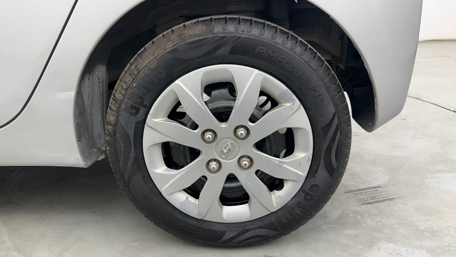 Used 2017 Hyundai Eon Sportz Petrol Manual tyres LEFT REAR TYRE RIM VIEW