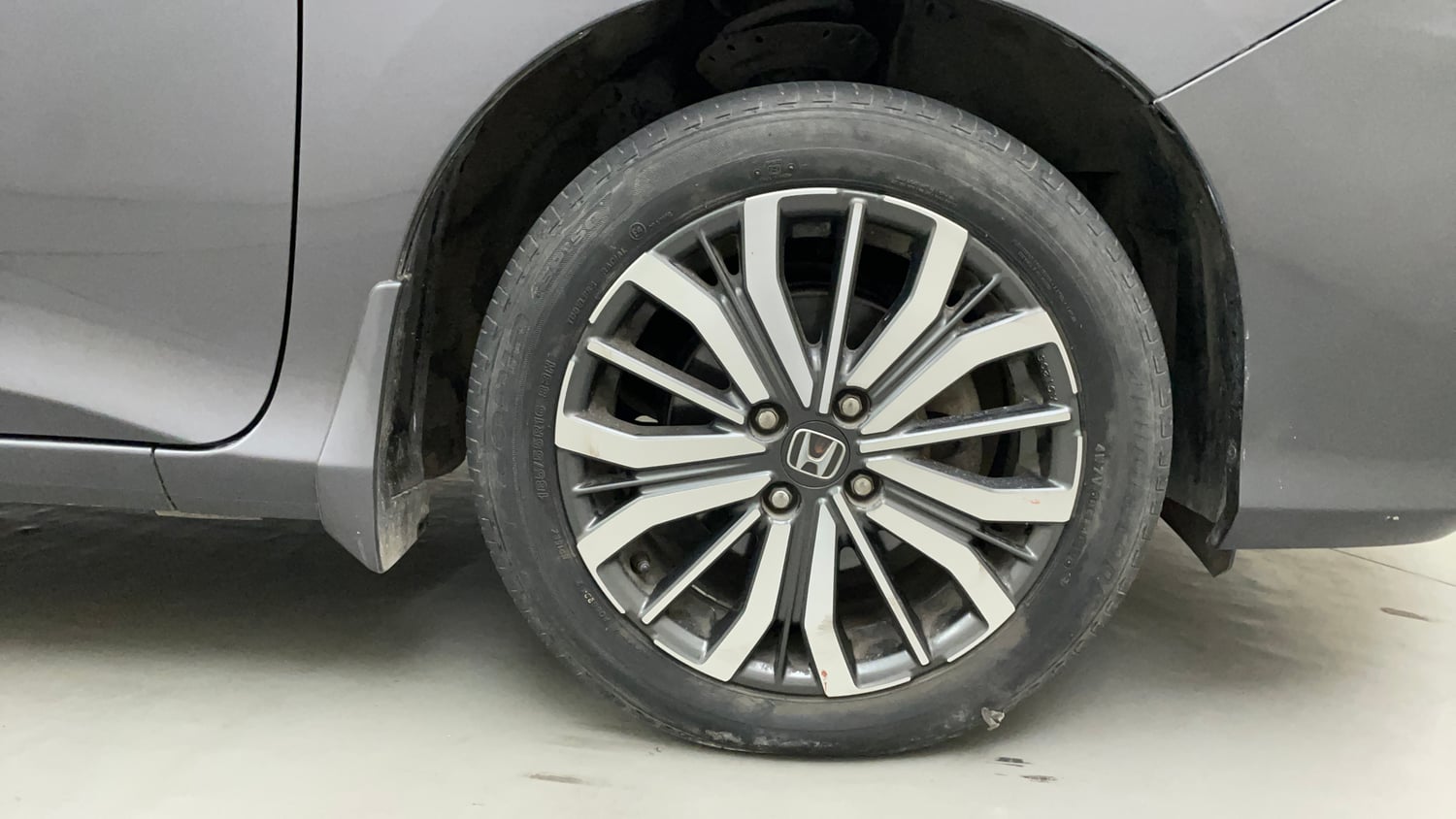 Used 2020 Honda City VX CVT Petrol Petrol Automatic tyres RIGHT FRONT TYRE RIM VIEW