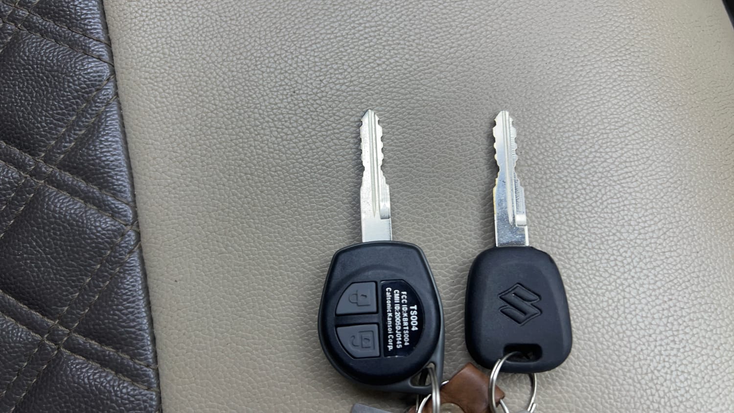 Used 2015 Maruti Suzuki Ertiga ZXi Petrol Manual extra CAR KEY VIEW