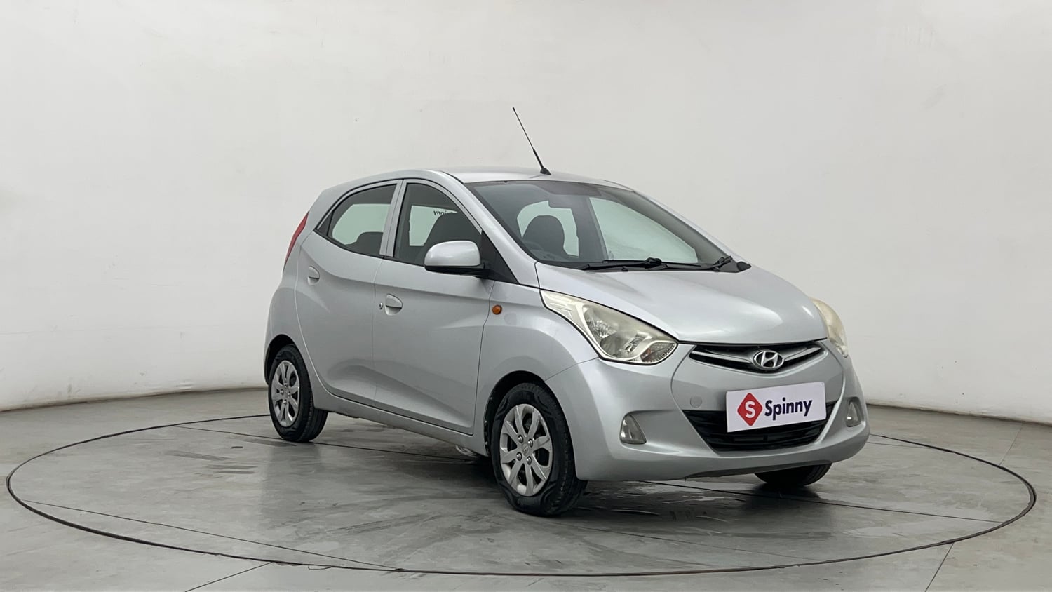 Used 2017 Hyundai Eon Sportz Petrol Manual exterior RIGHT FRONT CORNER VIEW
