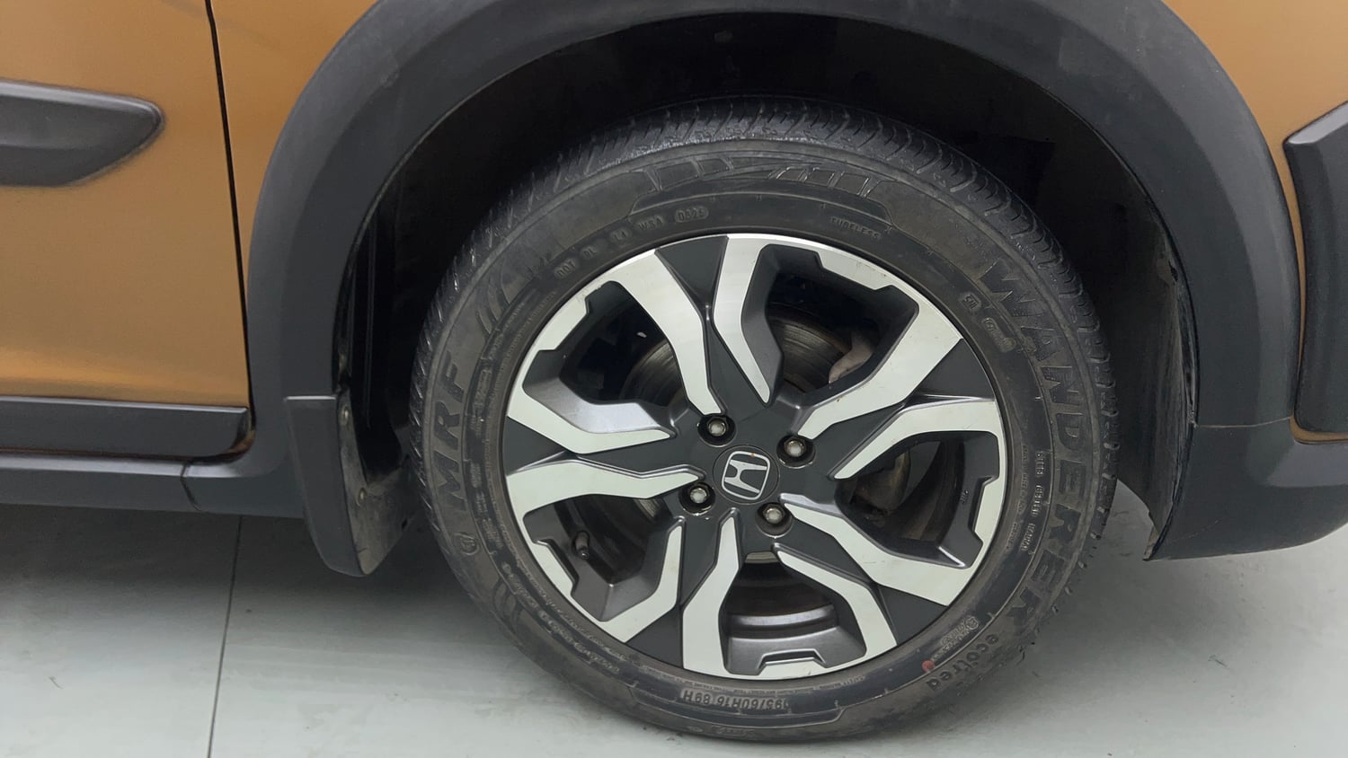 Used 2017 Honda WR-V VX MT Petrol Petrol Manual tyres RIGHT FRONT TYRE RIM VIEW