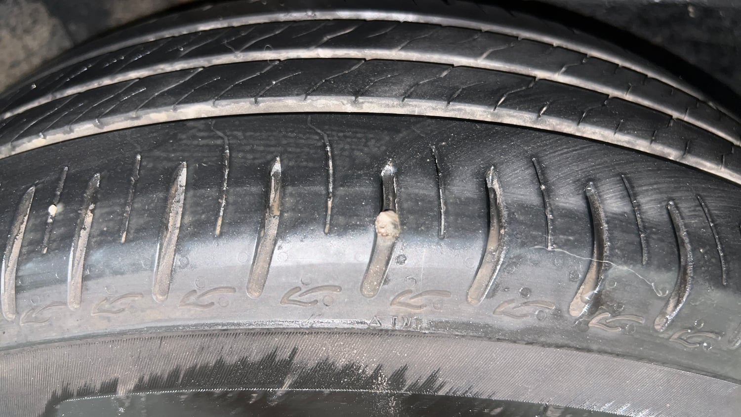 Used 2023 Tata Altroz XZA Plus Petrol Dark Edtion Petrol Automatic tyres RIGHT REAR TYRE TREAD VIEW