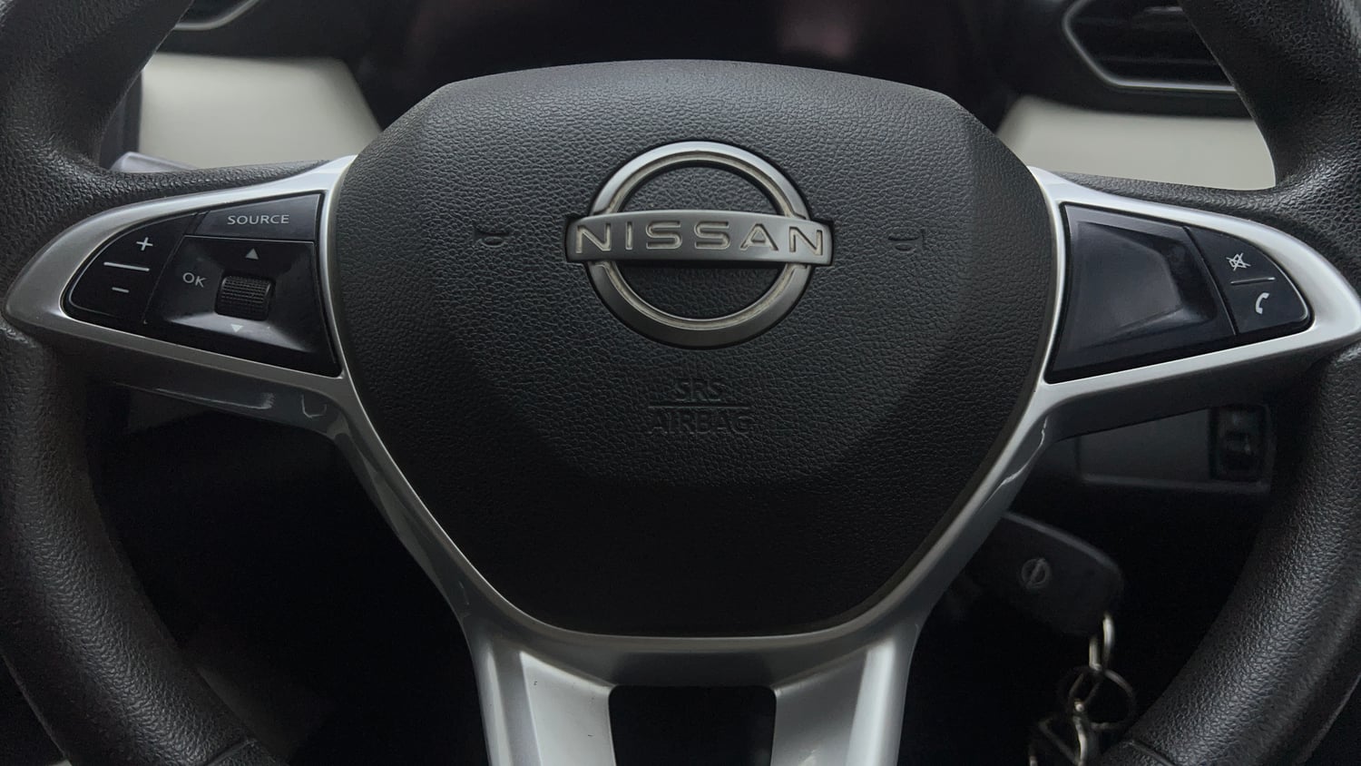 Used 2023 Nissan Magnite XL Petrol Manual top_features Steering mounted controls