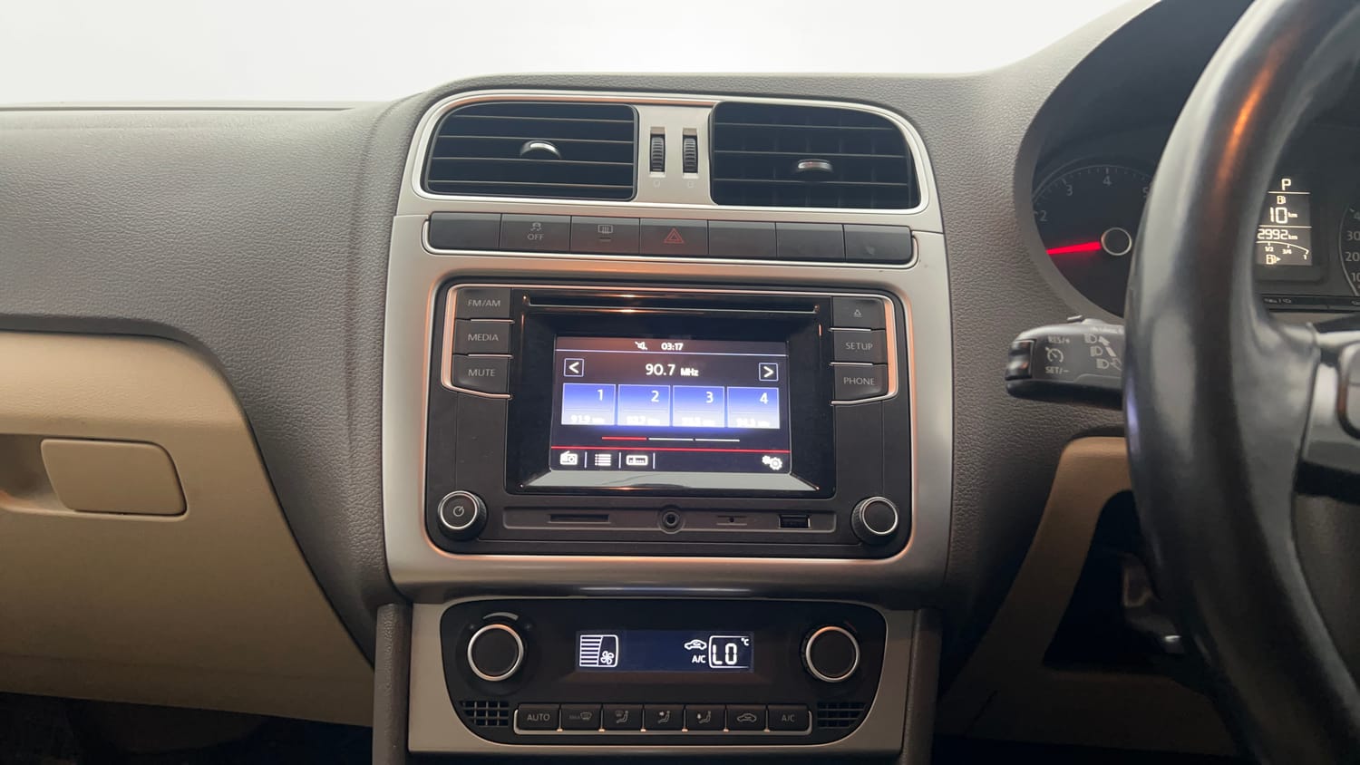 Used 2017 Volkswagen Vento Highline Plus 1.2 (P) AT 16 Alloy Petrol Automatic top_features Integrated (in-dash) music system