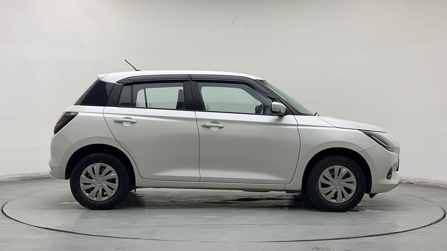 Used 2025 Maruti Suzuki Swift VXi Petrol Manual exterior RIGHT SIDE VIEW