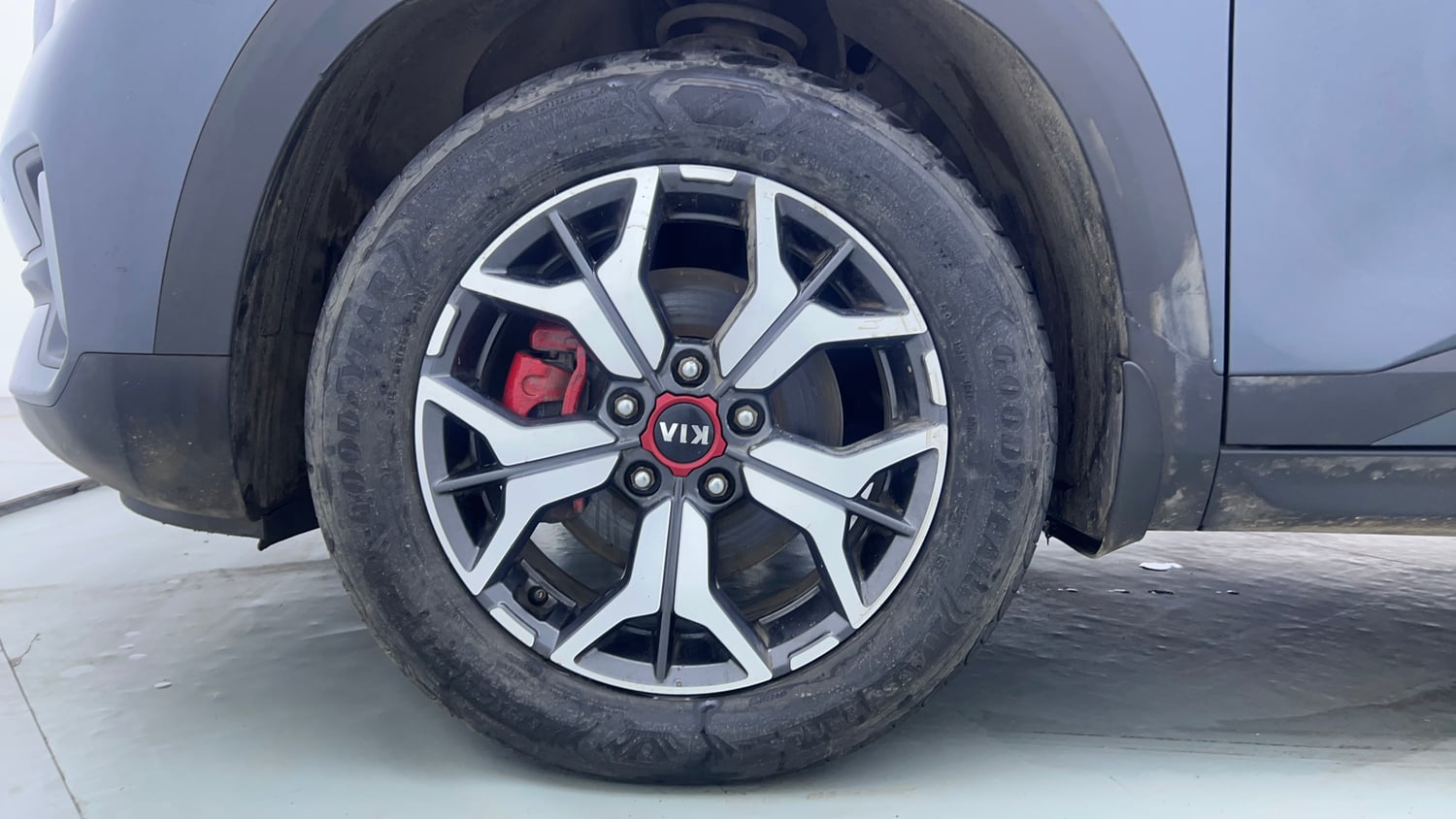Used 2019 kia Seltos GTX Plus DCT 1.4 Petrol Automatic tyres LEFT FRONT TYRE RIM VIEW