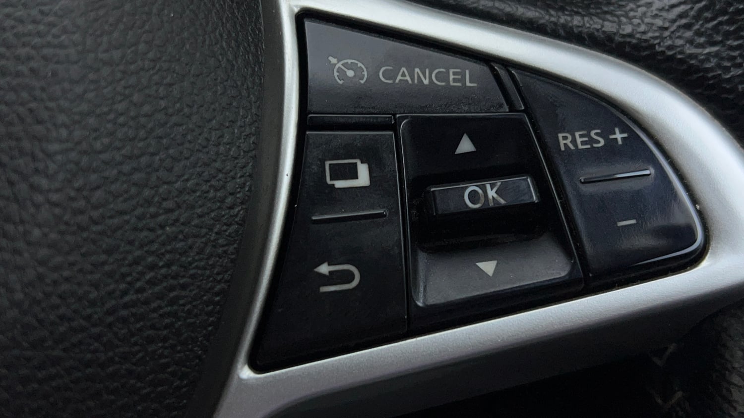 Used 2021 Nissan Magnite XV Premium Petrol Manual top_features Cruise control