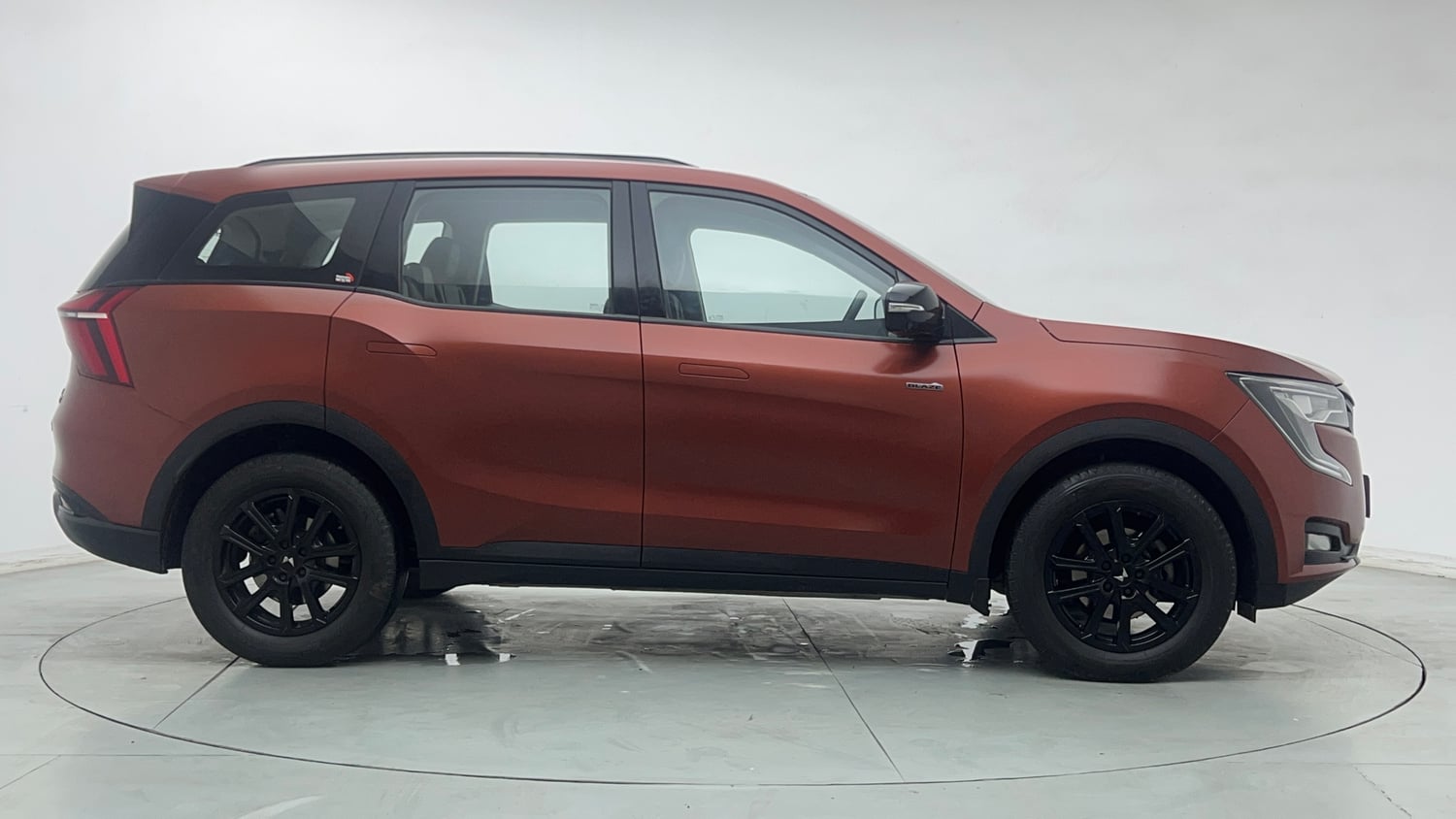 Used 2024 Mahindra XUV700 AX7 Luxury Pack Petrol 7 STR Blaze Editon AT Petrol Automatic exterior RIGHT SIDE VIEW