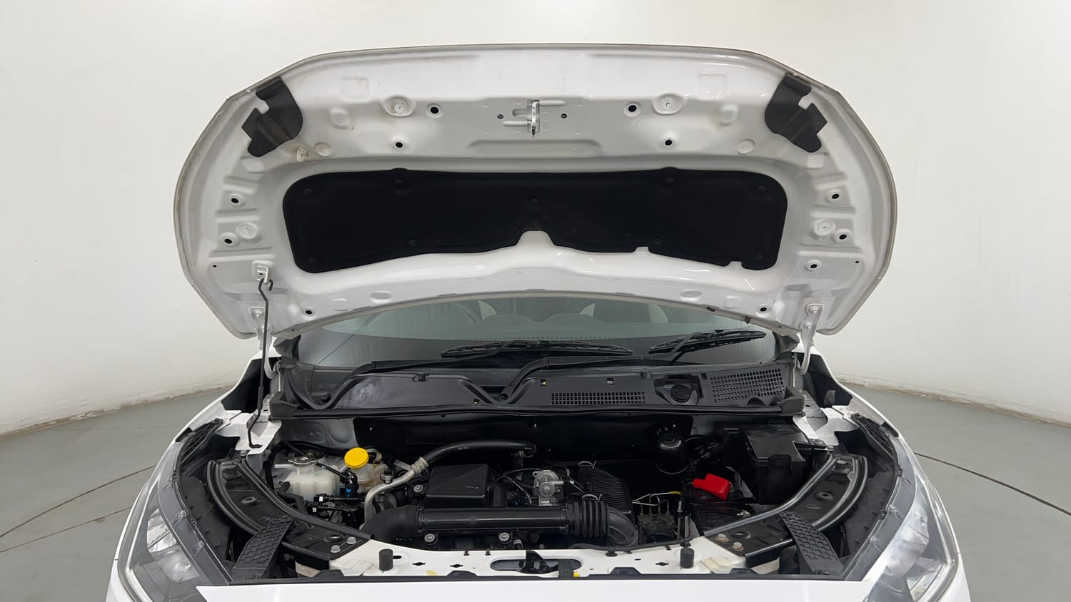 Used 2025 Nissan Magnite Visia B4D 1.0 Petrol MT Petrol Manual engine ENGINE & BONNET OPEN FRONT VIEW