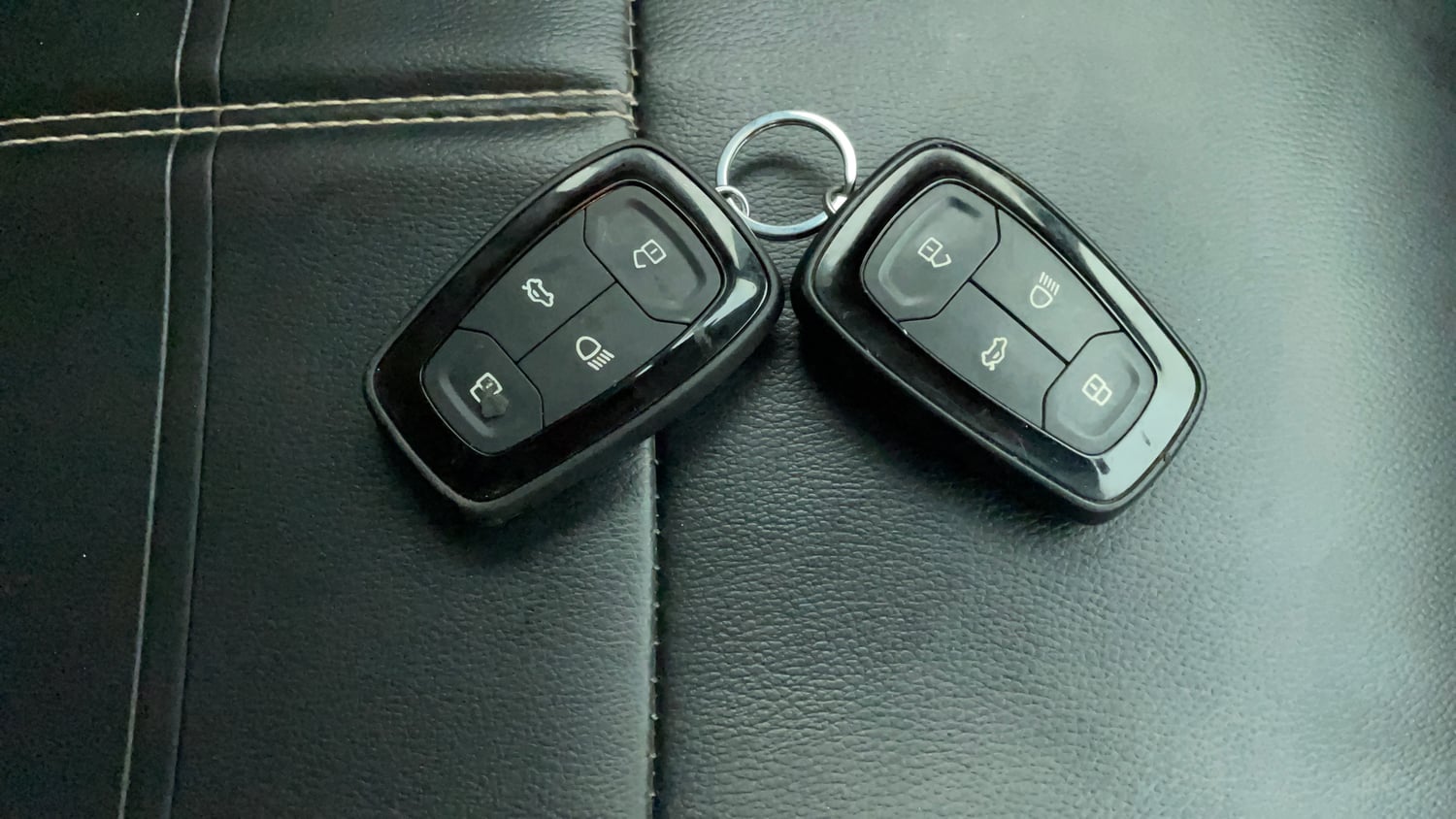 Used 2022 Tata Punch Accomplished MT Petrol + CNG(Outside Fitted) Cng Manual extra CAR KEY VIEW