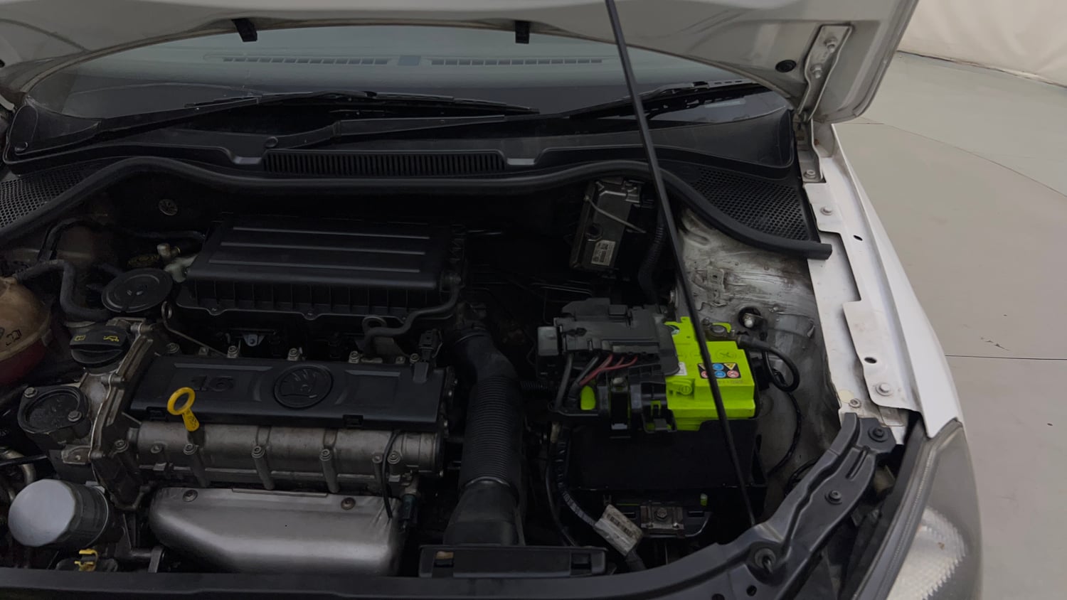 Used 2015 Skoda Rapid 1.6 MPI Elegance Plus Petrol Manual engine ENGINE LEFT SIDE HINGE & APRON VIEW