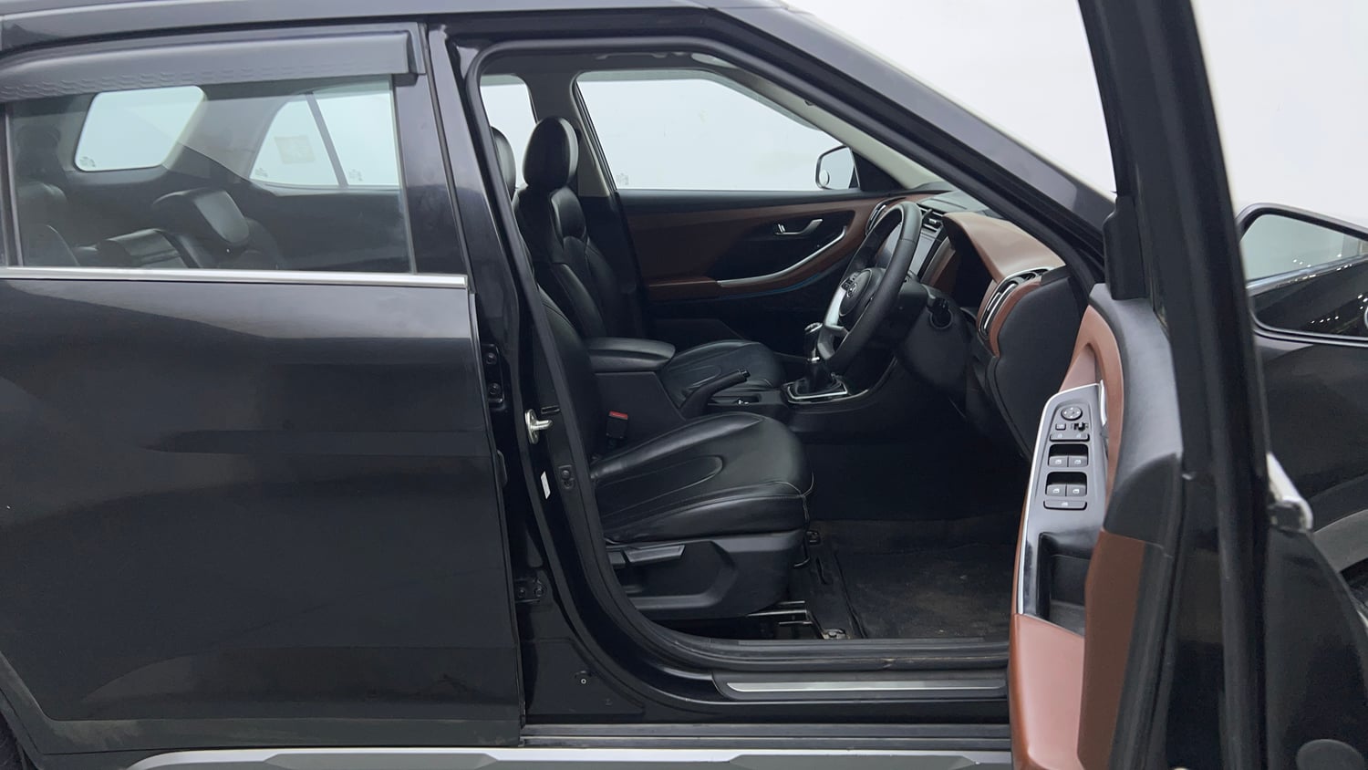 Used 2023 Hyundai Alcazar Prestige 7 STR 1.5 Diesel Diesel Manual interior RIGHT SIDE FRONT DOOR CABIN VIEW