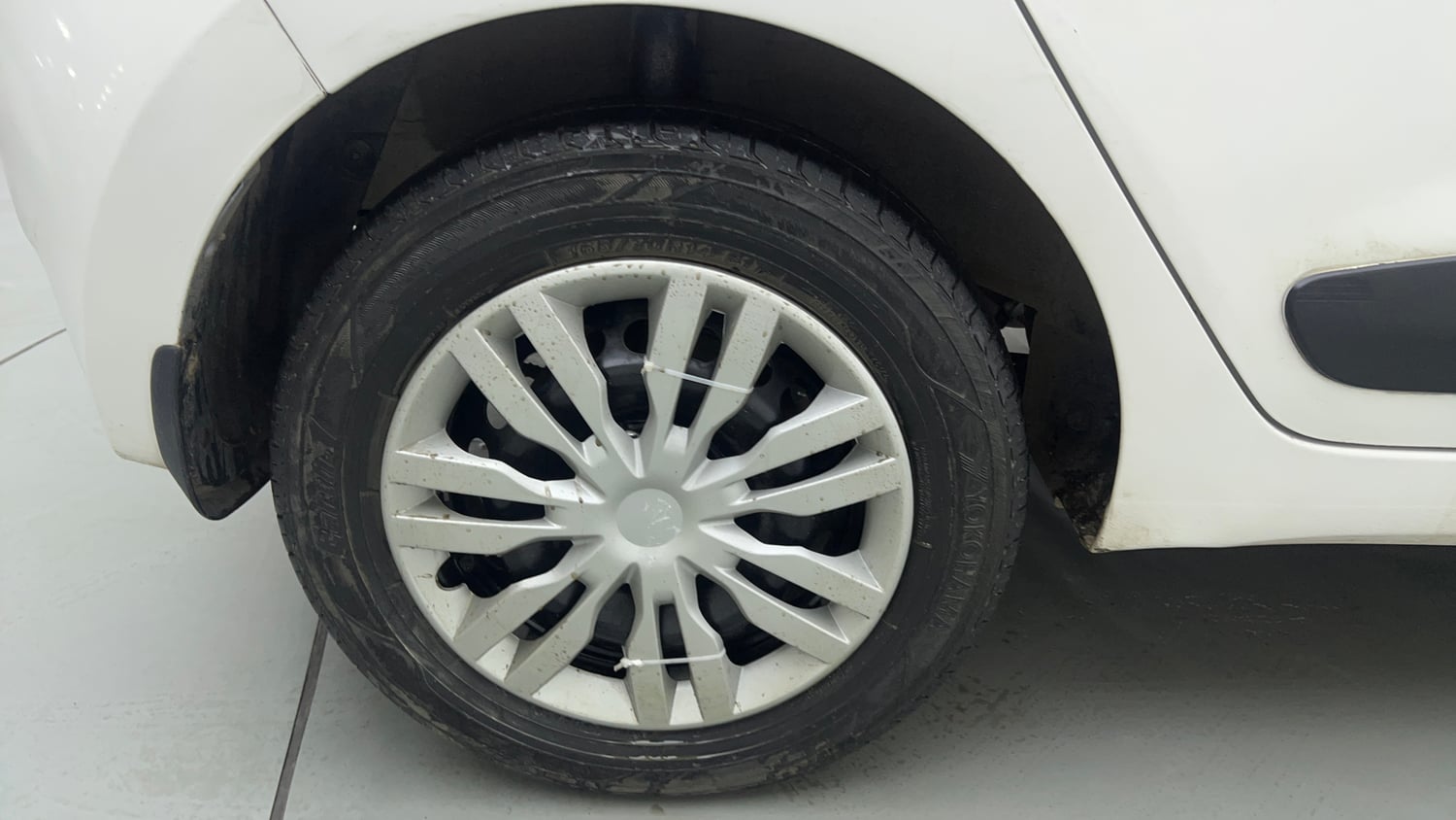 Used 2015 Hyundai Grand i10 Sportz 1.2 Kappa VTVT Petrol Manual tyres RIGHT REAR TYRE RIM VIEW