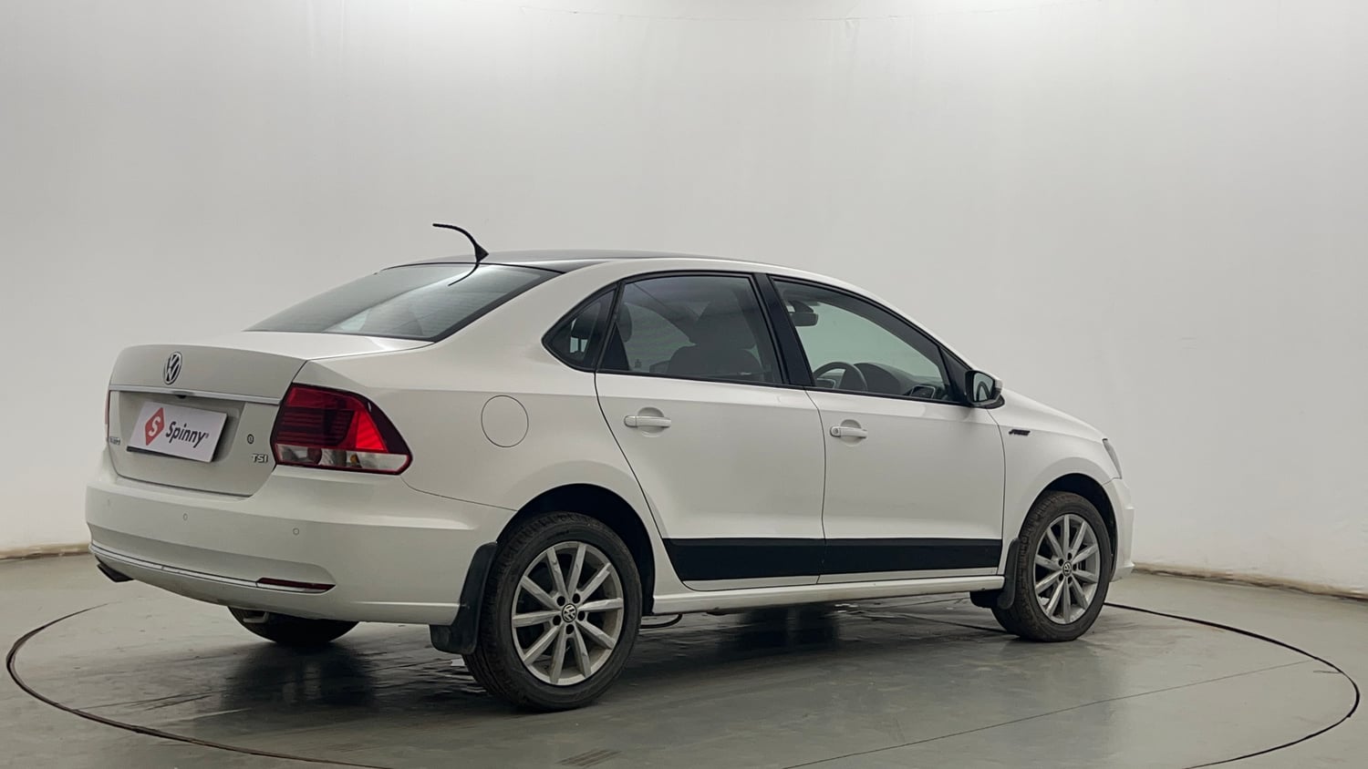 Used 2017 Volkswagen Vento Highline Plus 1.2 (P) AT 16 Alloy Petrol Automatic exterior RIGHT REAR CORNER VIEW