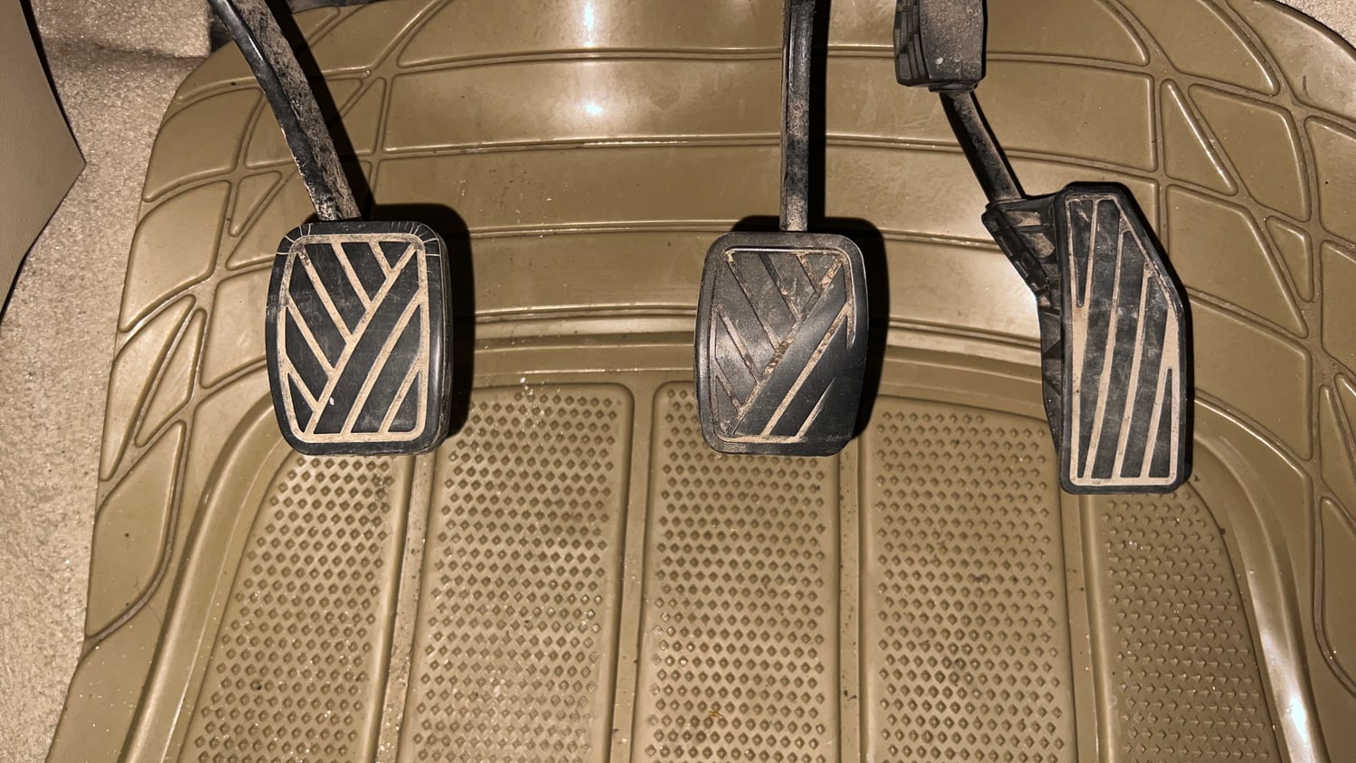 Used 2022 Maruti Suzuki Dzire VXi Petrol Manual interior PEDALS VIEW