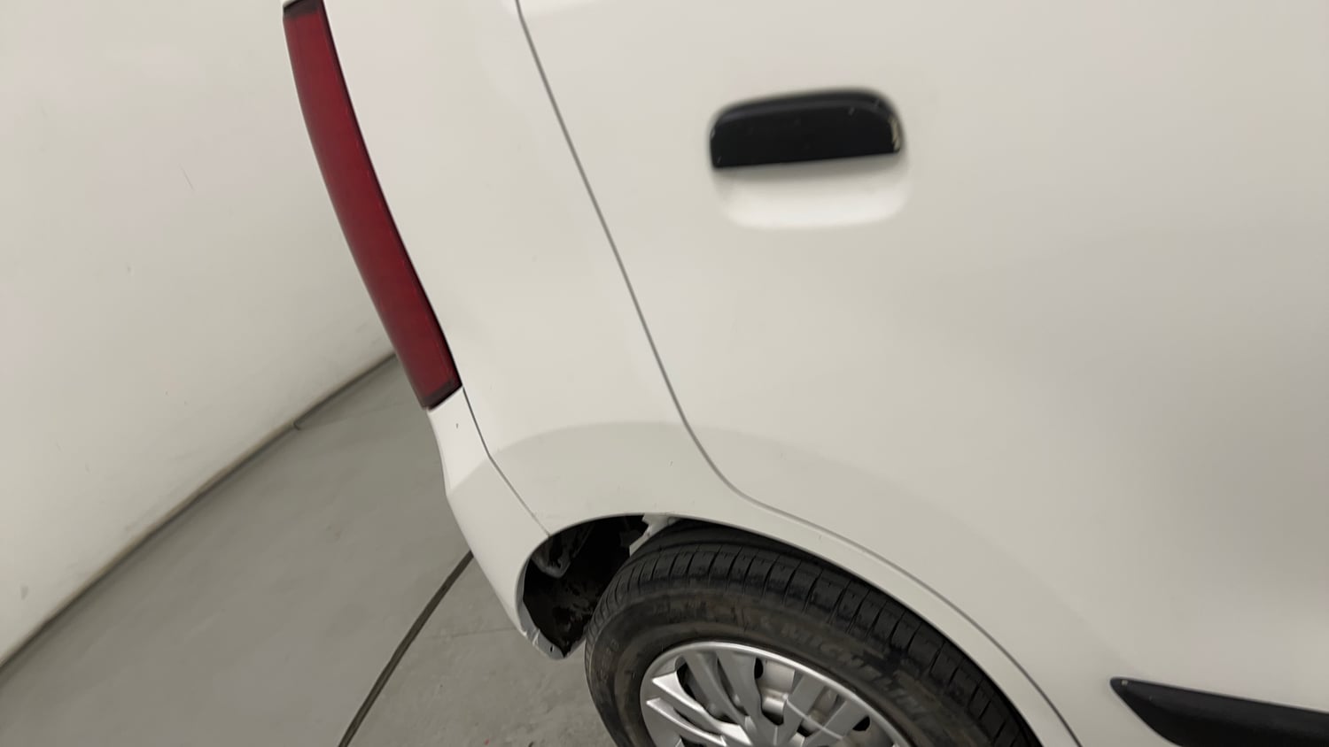 Used 2012 Maruti Suzuki Wagon R LXi Petrol Manual dents MINOR SCRATCH