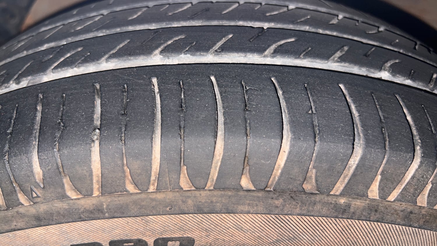 Used 2016 Hyundai Grand i10 Sportz 1.2 Kappa VTVT Petrol Manual tyres LEFT FRONT TYRE TREAD VIEW