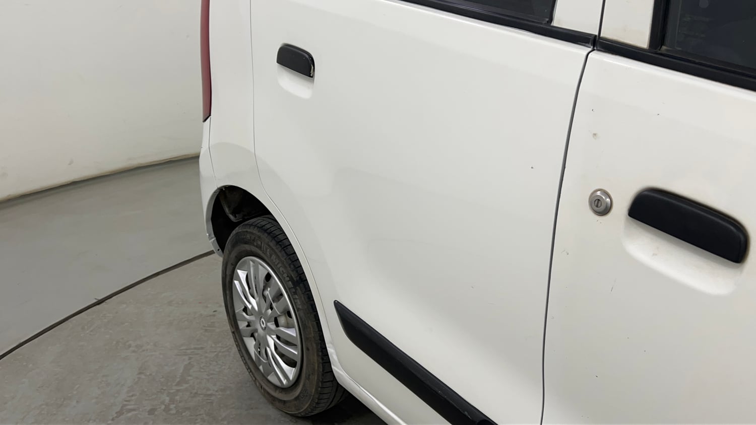 Used 2012 Maruti Suzuki Wagon R LXi Petrol Manual dents MINOR DENT