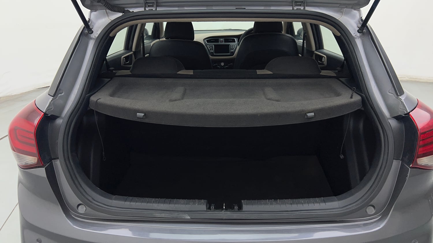 Used 2019 Hyundai Elite i20 Sportz Plus 1.2 CVT Petrol Automatic interior DICKY INSIDE VIEW