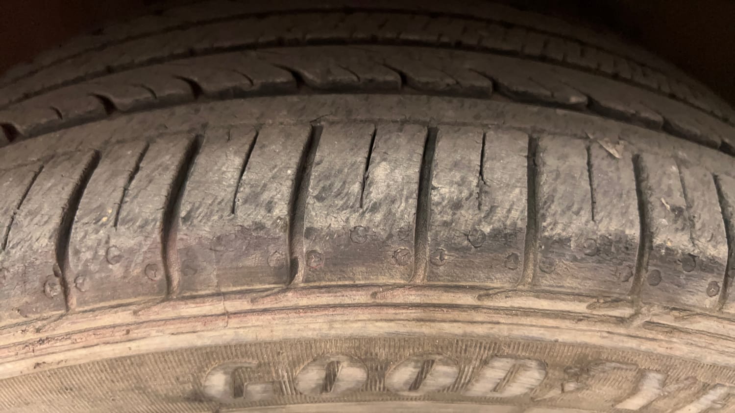 Used 2022 Volkswagen Polo Highline Plus 1.0L TSI Petrol Manual tyres RIGHT FRONT TYRE TREAD VIEW