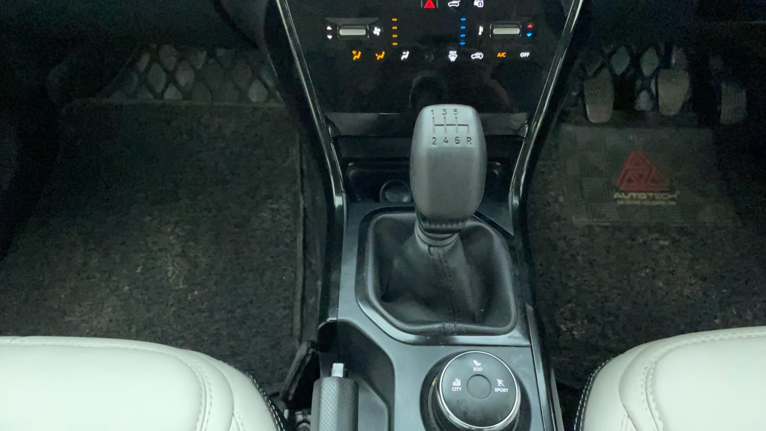 Used 2024 Tata Nexon Pure 1.2 Revotron Petrol 6MT Petrol Manual interior GEAR  KNOB VIEW