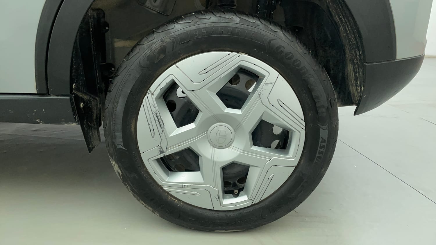 Used 2024 Tata Nexon Pure 1.2 Revotron Petrol 6MT Petrol Manual tyres LEFT REAR TYRE RIM VIEW