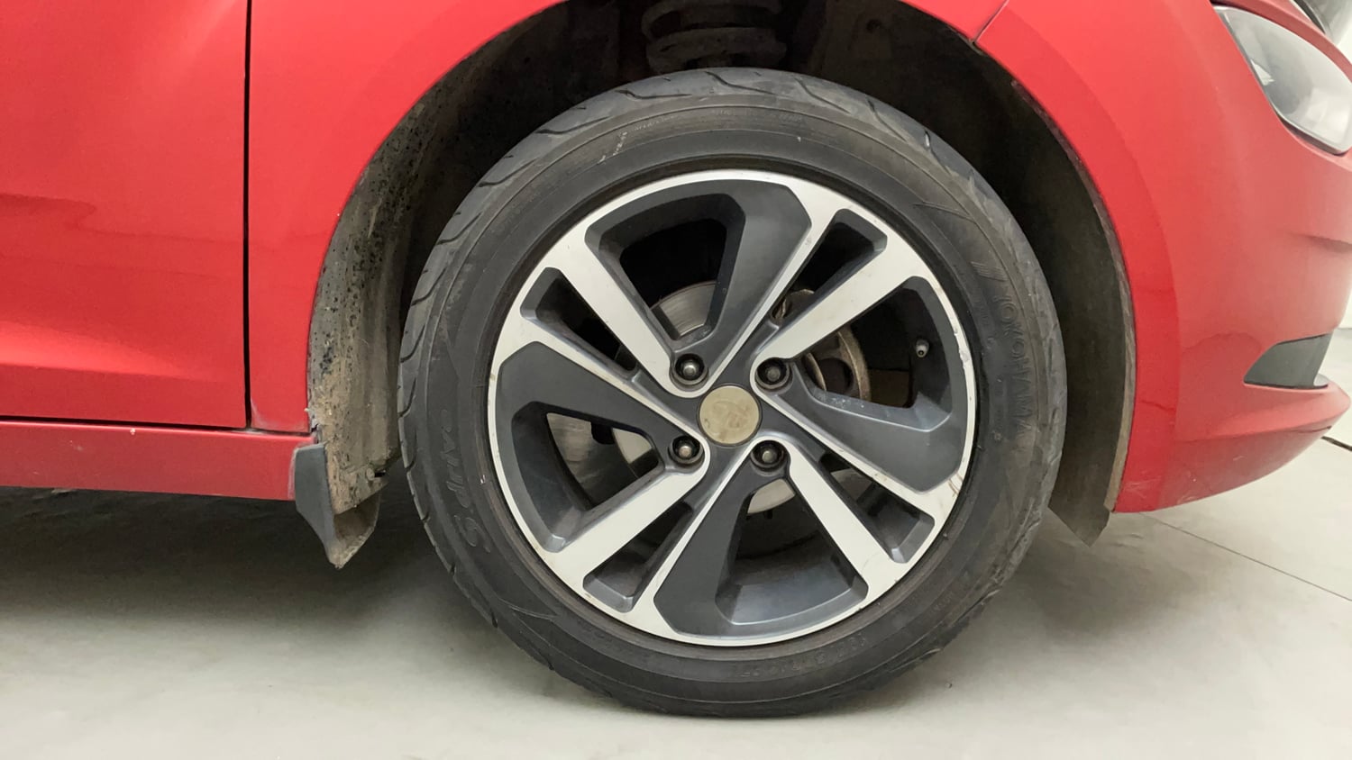 Used 2021 Tata Altroz XZ Petrol Petrol Manual tyres RIGHT FRONT TYRE RIM VIEW