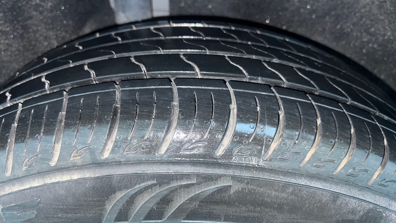 Used 2018 Ford EcoSport Titanium + 1.5L Ti-VCT AT Petrol Automatic tyres RIGHT REAR TYRE TREAD VIEW