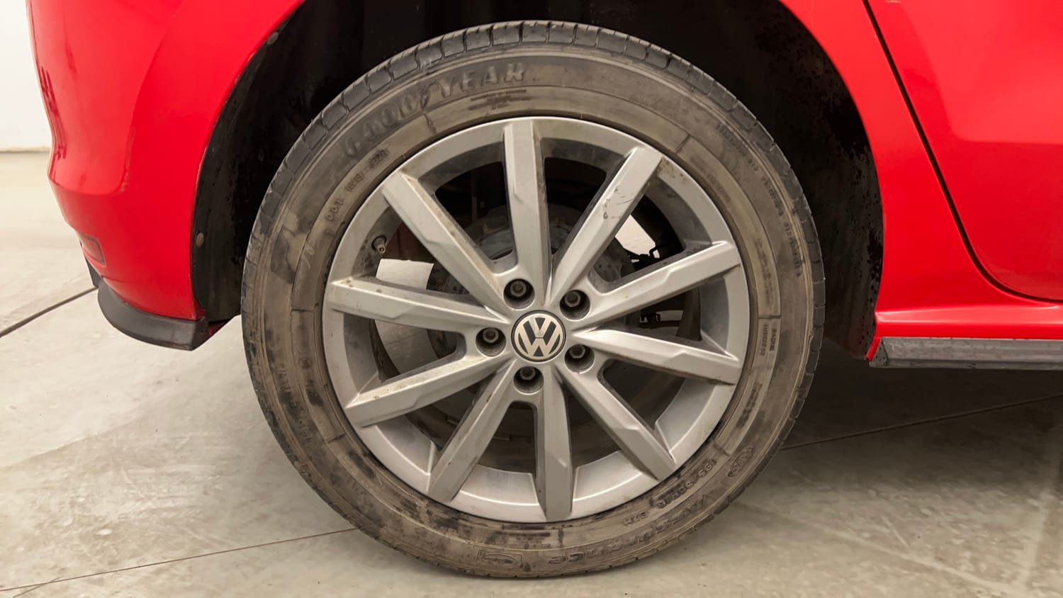 Used 2022 Volkswagen Polo Highline Plus 1.0L TSI Petrol Manual tyres RIGHT REAR TYRE RIM VIEW