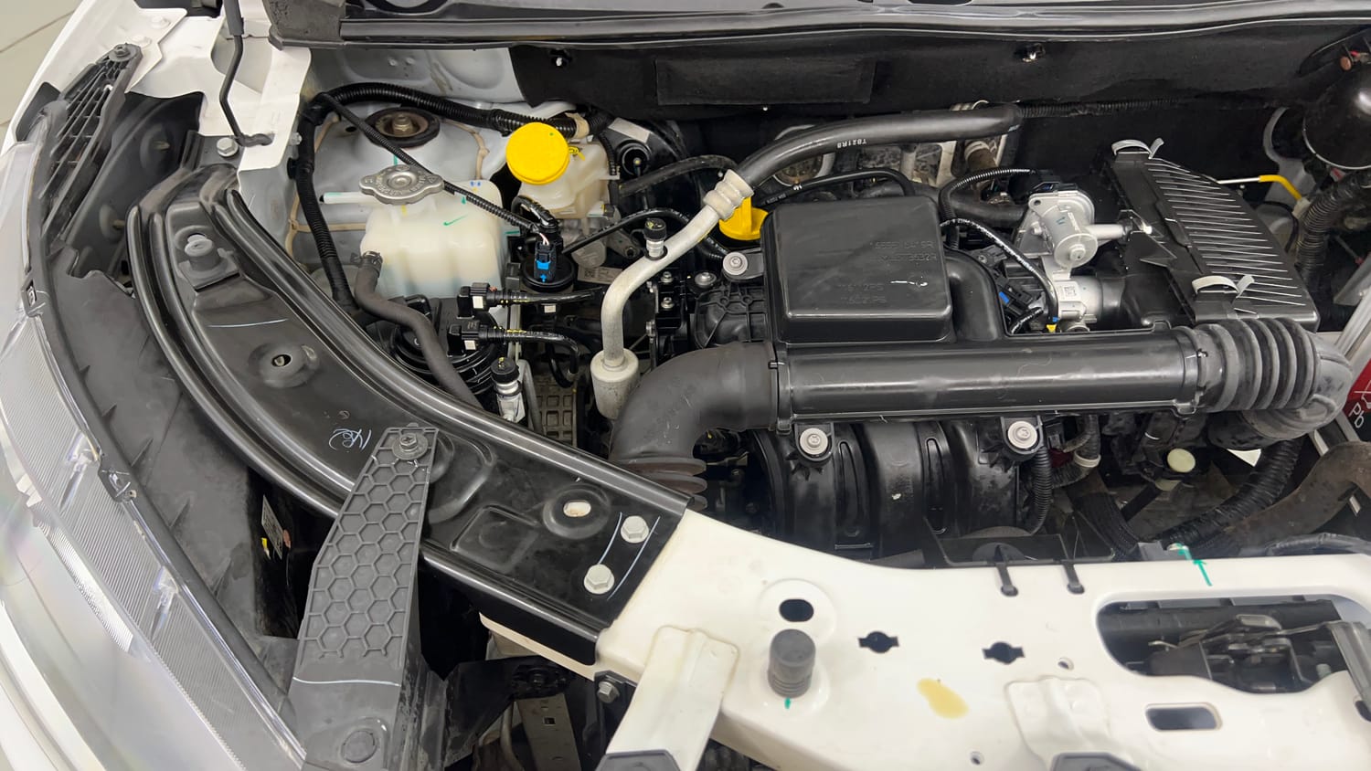 Used 2025 Nissan Magnite Visia B4D 1.0 Petrol MT Petrol Manual engine ENGINE RIGHT SIDE VIEW