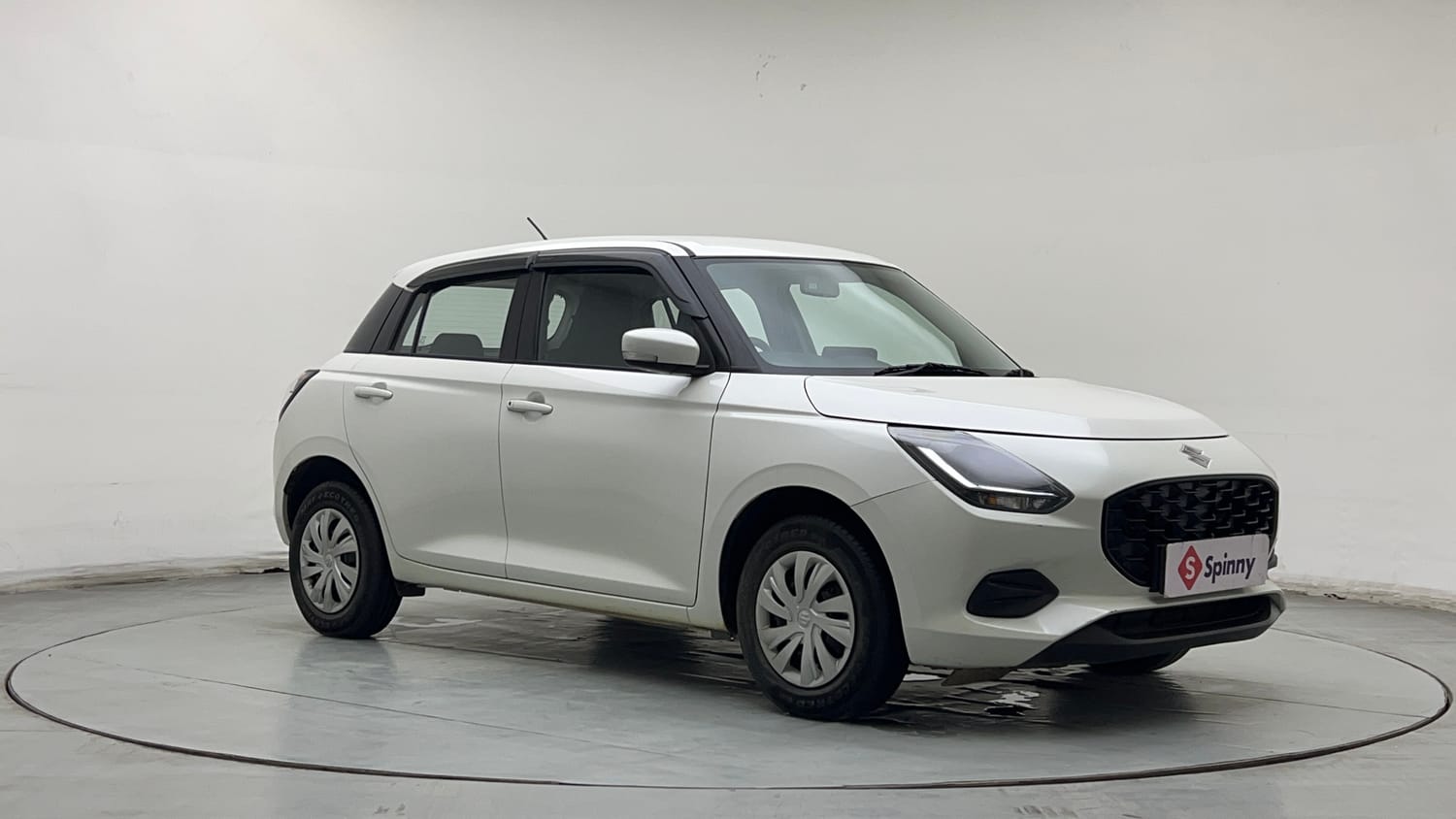 Used 2025 Maruti Suzuki Swift VXi Petrol Manual exterior RIGHT FRONT CORNER VIEW