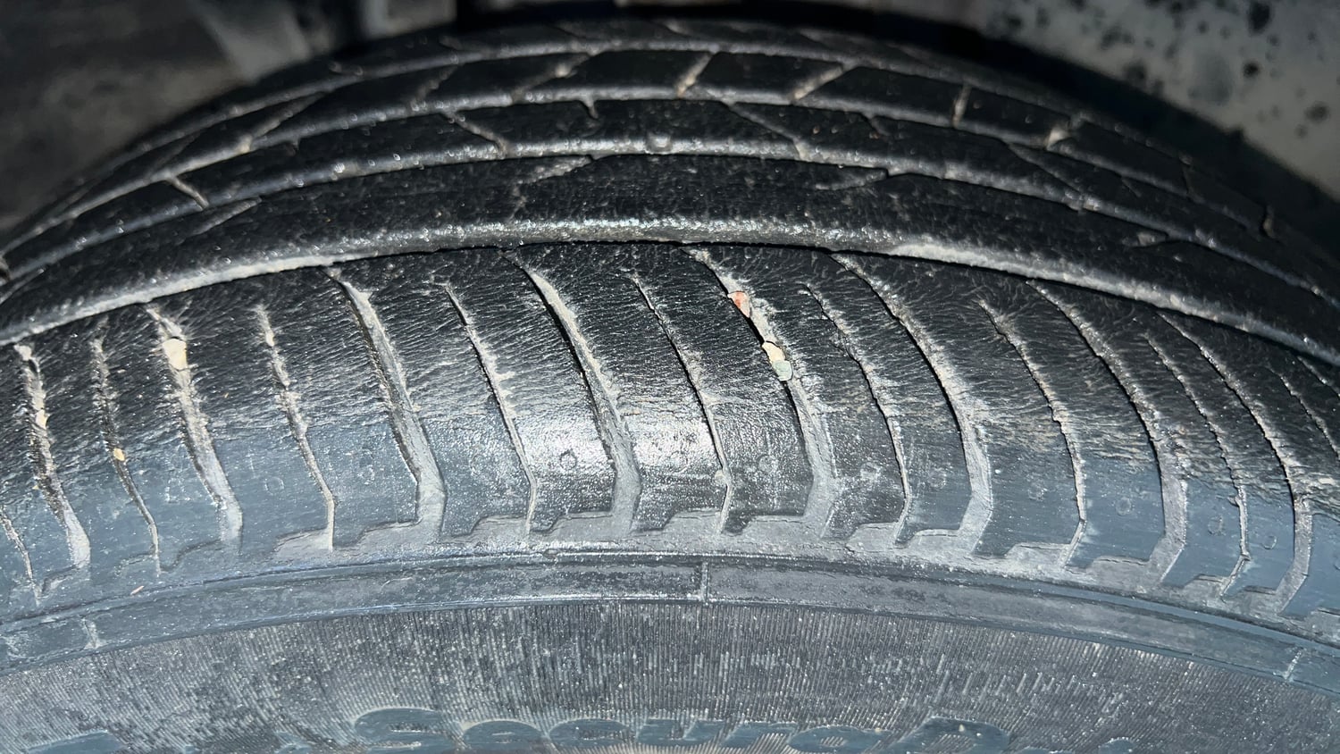 Used 2021 Nissan Magnite XV Premium Petrol Manual tyres RIGHT FRONT TYRE TREAD VIEW