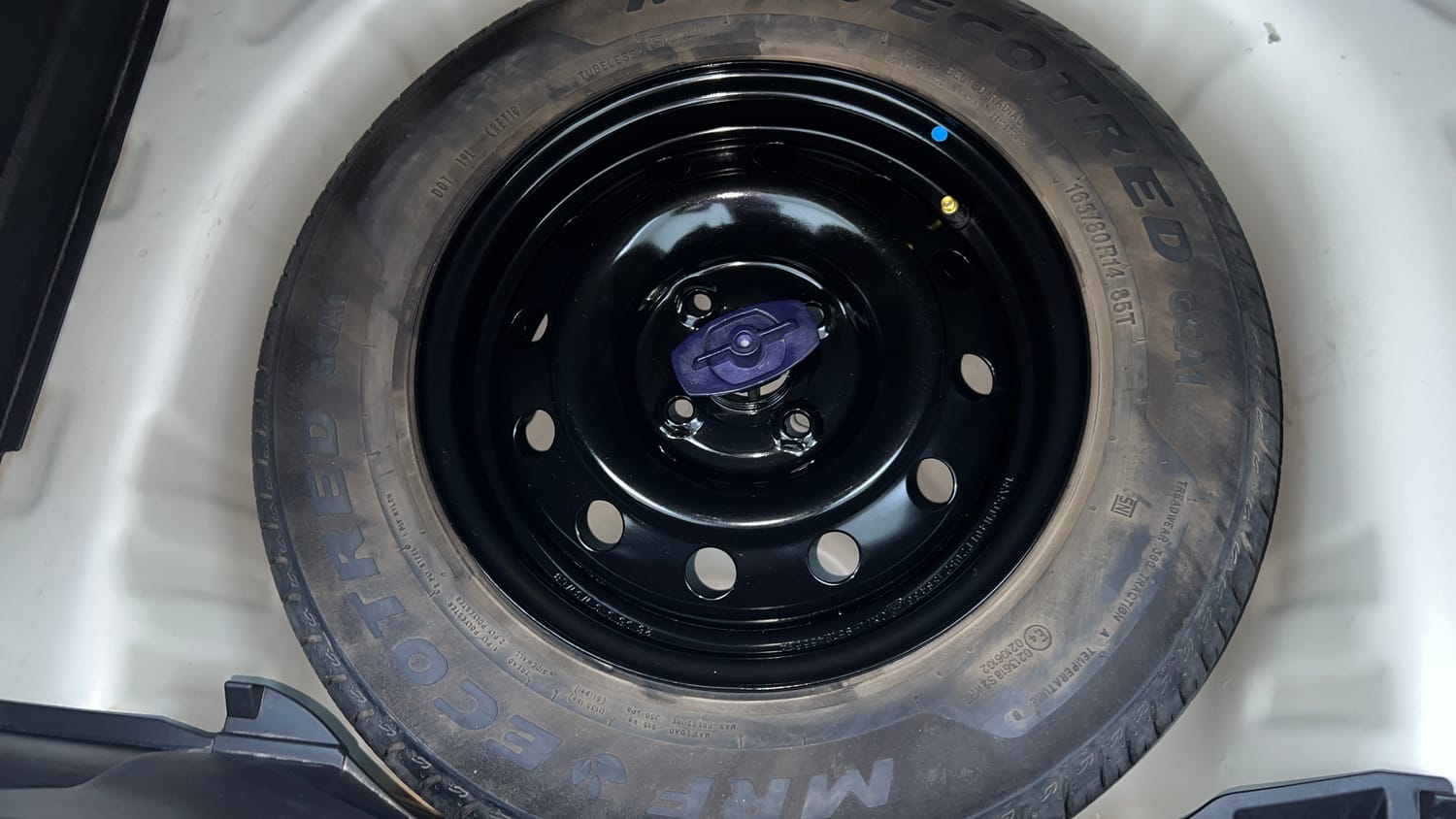 Used 2025 Maruti Suzuki Swift VXi Petrol Manual tyres SPARE TYRE VIEW