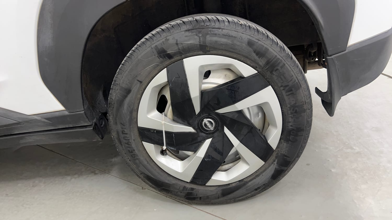 Used 2025 Nissan Magnite Visia B4D 1.0 Petrol MT Petrol Manual tyres LEFT REAR TYRE RIM VIEW