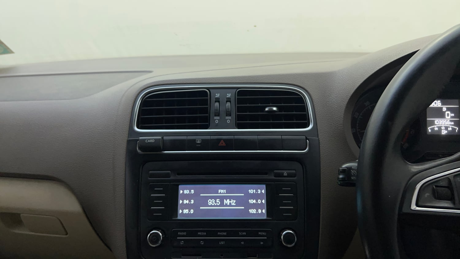 Used 2015 Skoda Rapid 1.6 MPI Elegance Plus Petrol Manual top_features Integrated (in-dash) music system